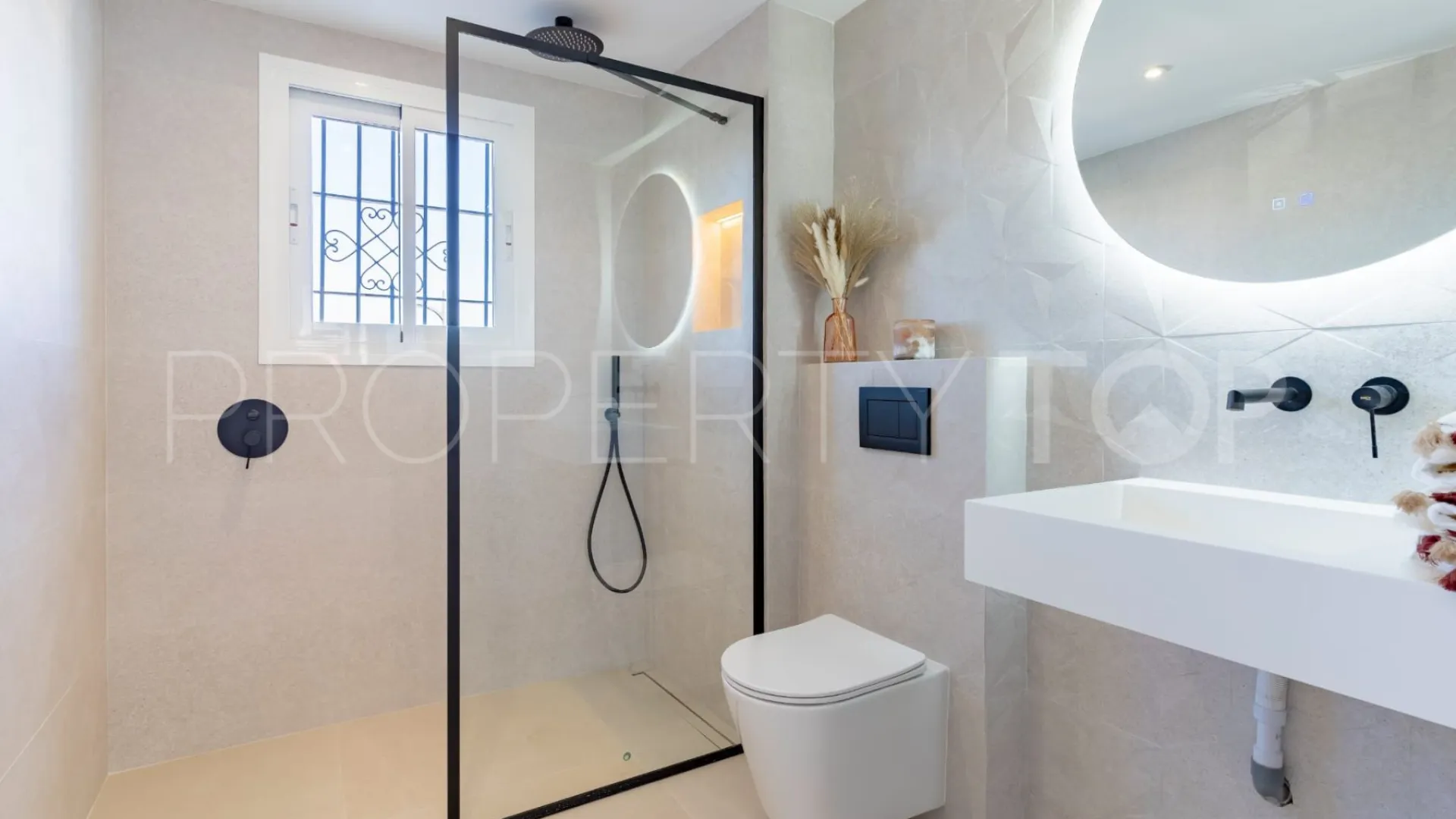 Buy Marbella apartment with 3 bedrooms