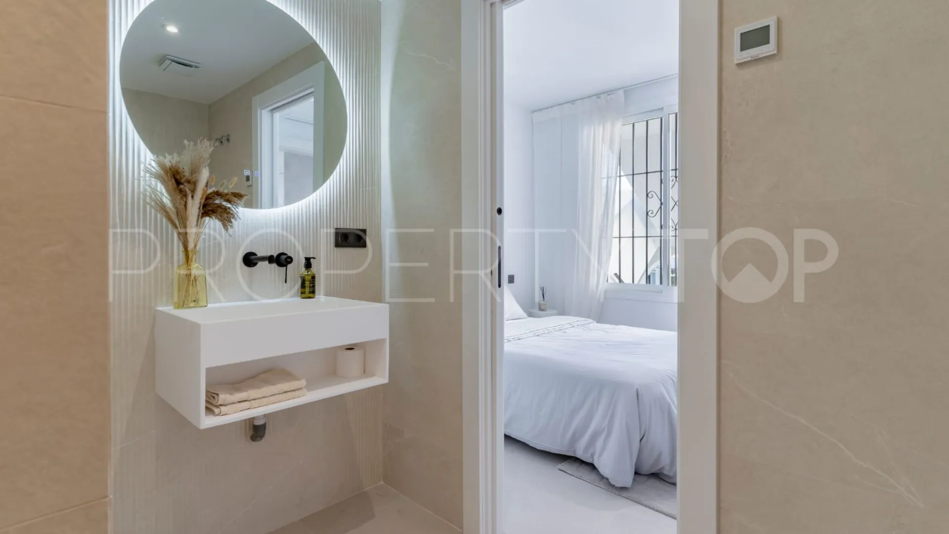 Buy Marbella apartment with 3 bedrooms
