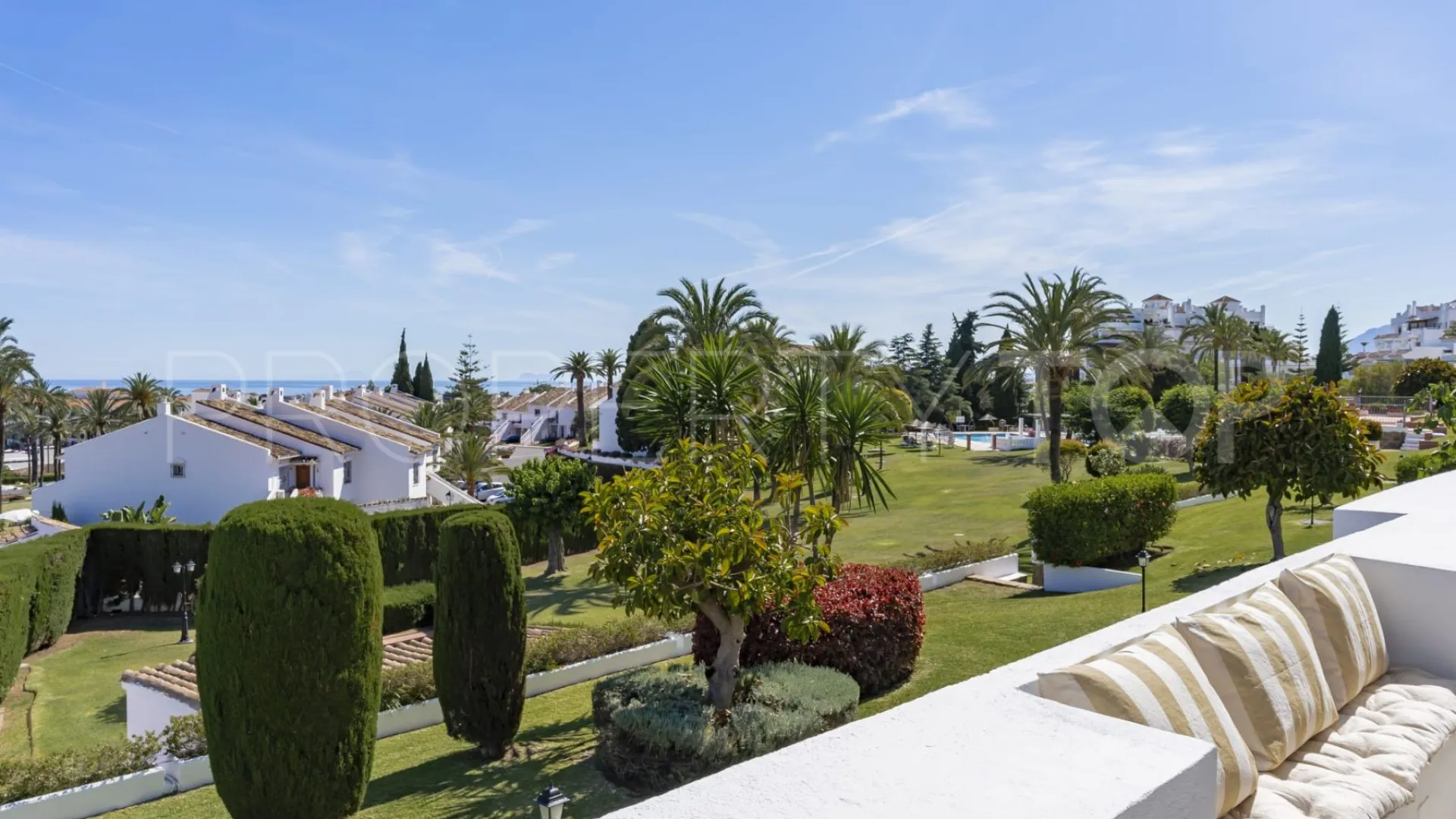 Buy Marbella apartment with 3 bedrooms