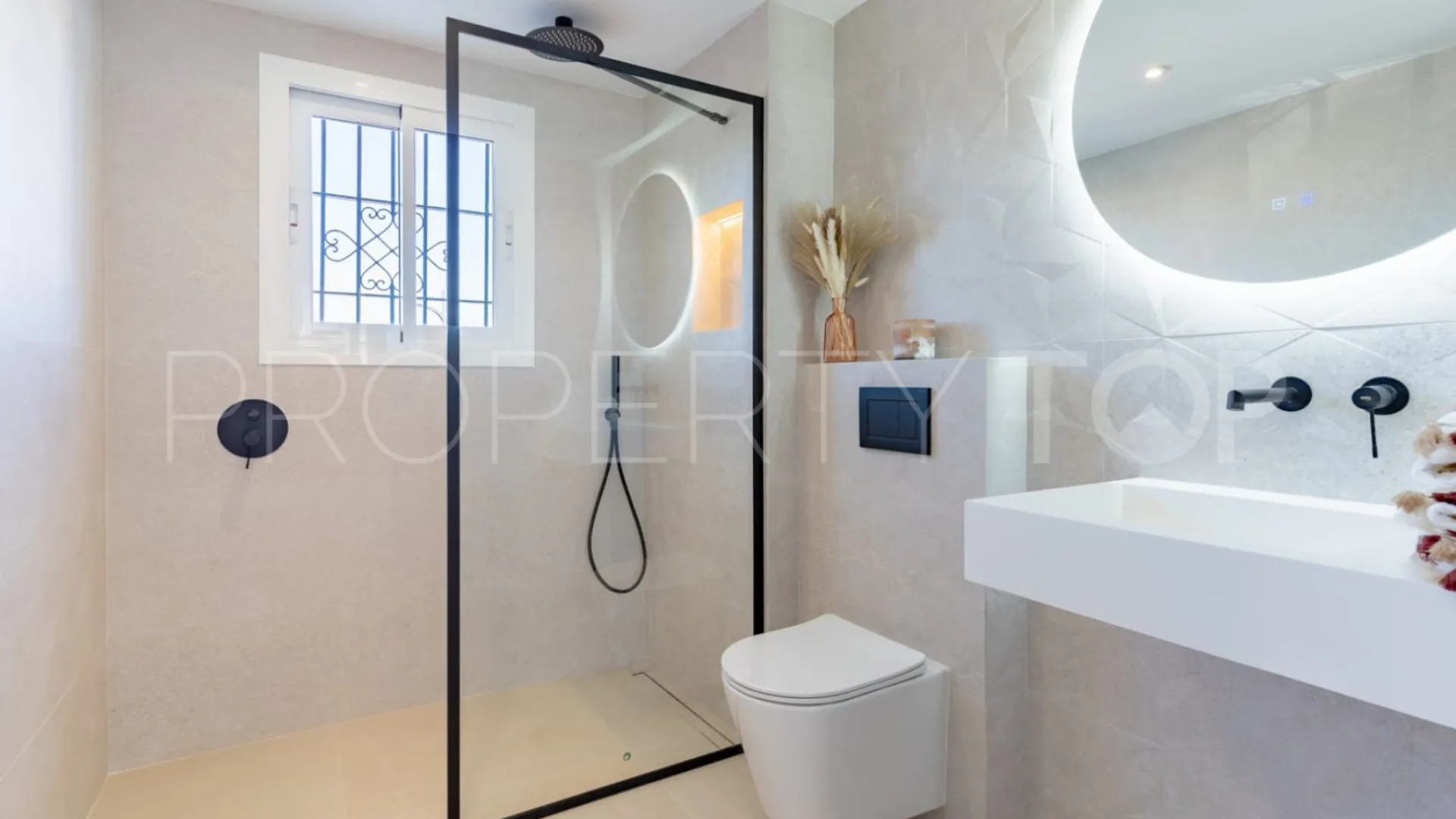 Buy Marbella apartment with 3 bedrooms