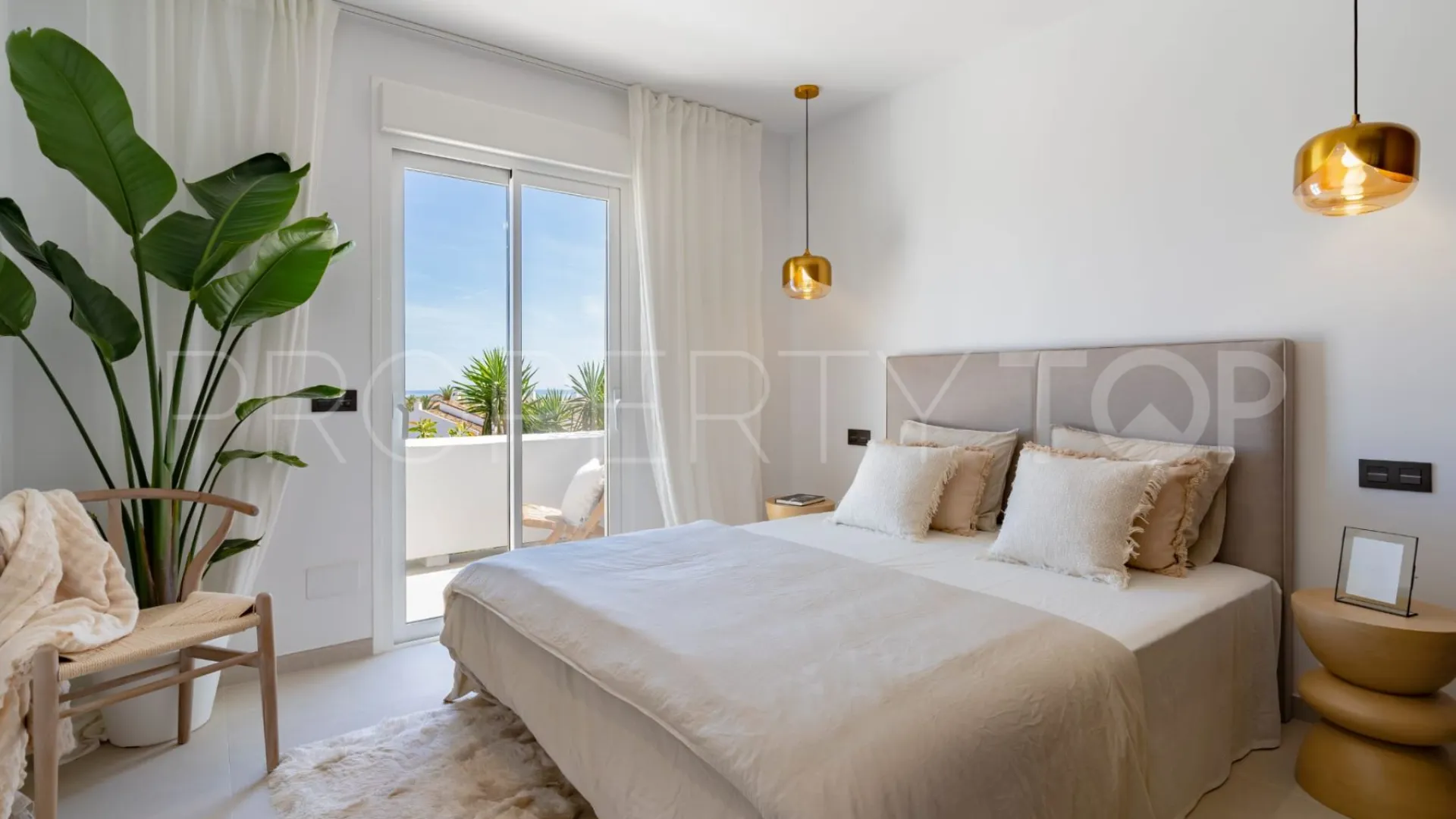 Buy Marbella apartment with 3 bedrooms