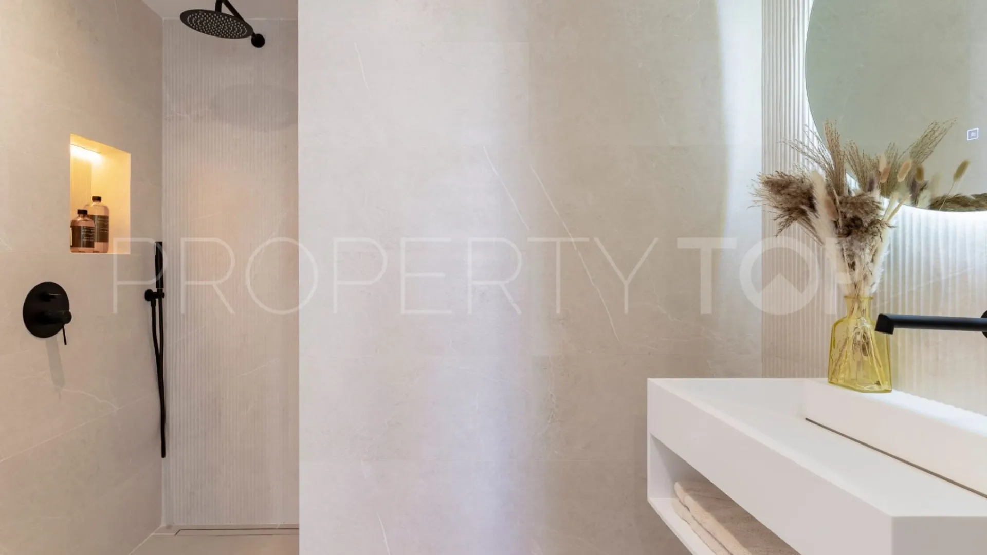 Buy Marbella apartment with 3 bedrooms