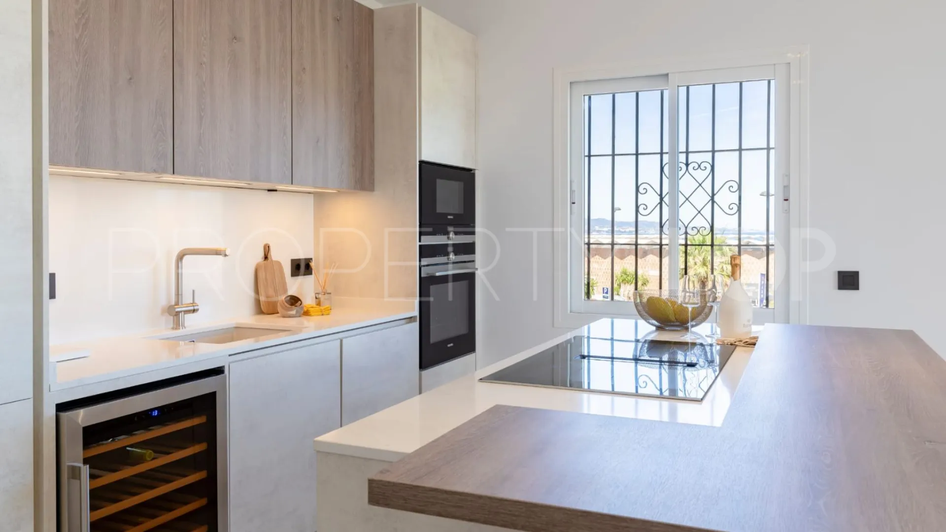 Buy Marbella apartment with 3 bedrooms