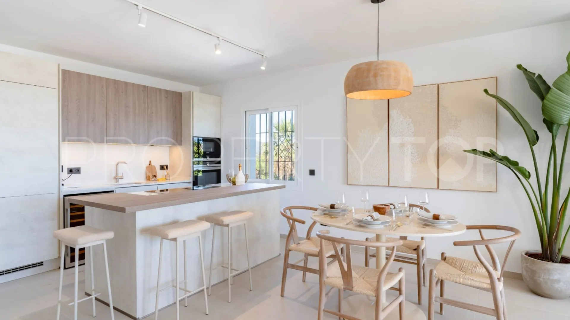 Buy Marbella apartment with 3 bedrooms