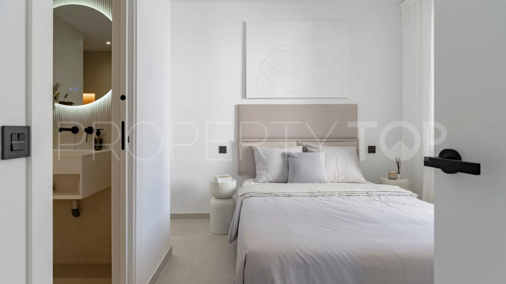 Buy Marbella apartment with 3 bedrooms
