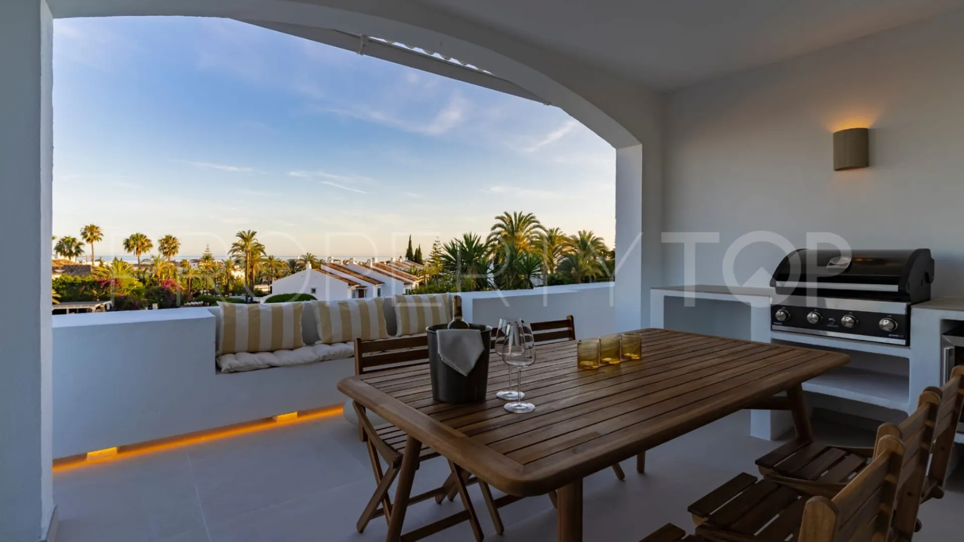 Buy Marbella apartment with 3 bedrooms