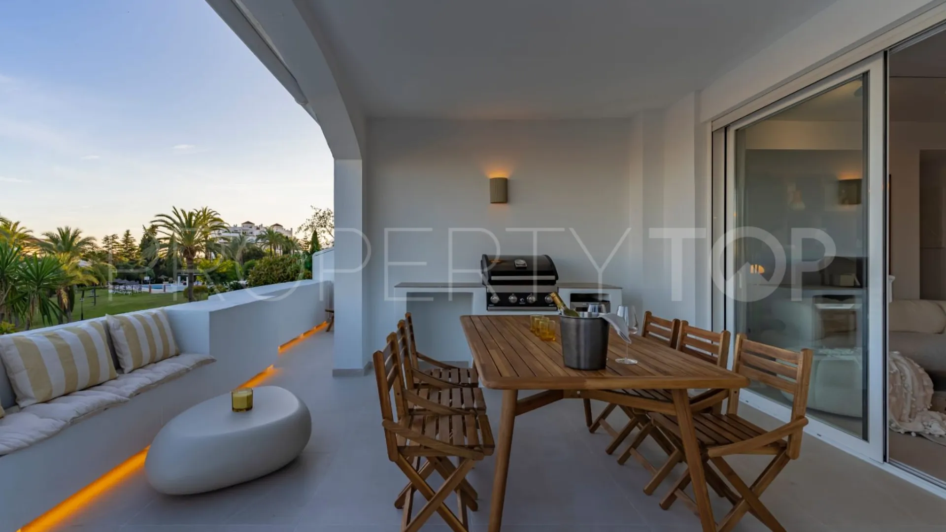 Buy Marbella apartment with 3 bedrooms