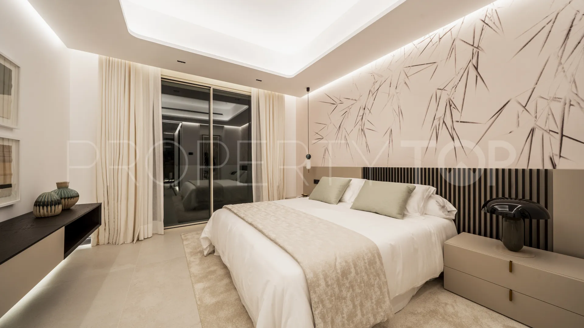 Villa for sale in Marbella East with 4 bedrooms