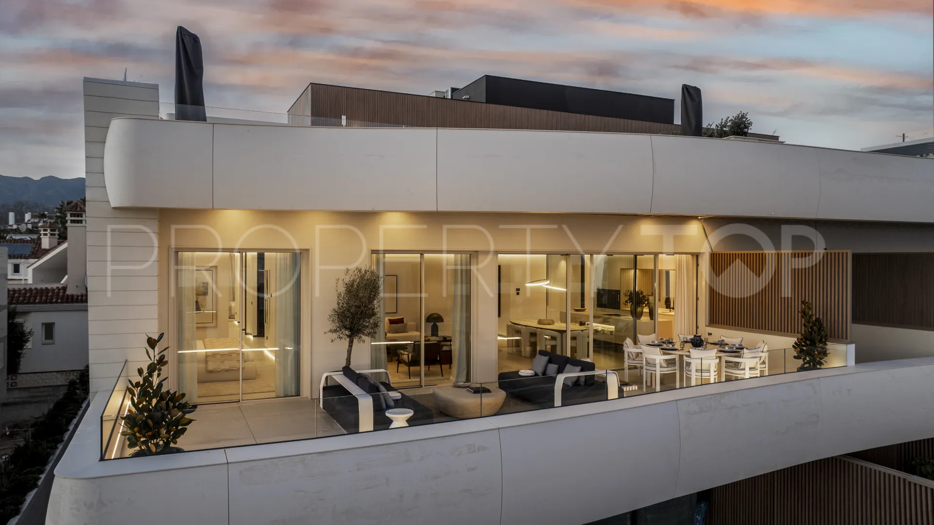 Villa for sale in Marbella East with 4 bedrooms