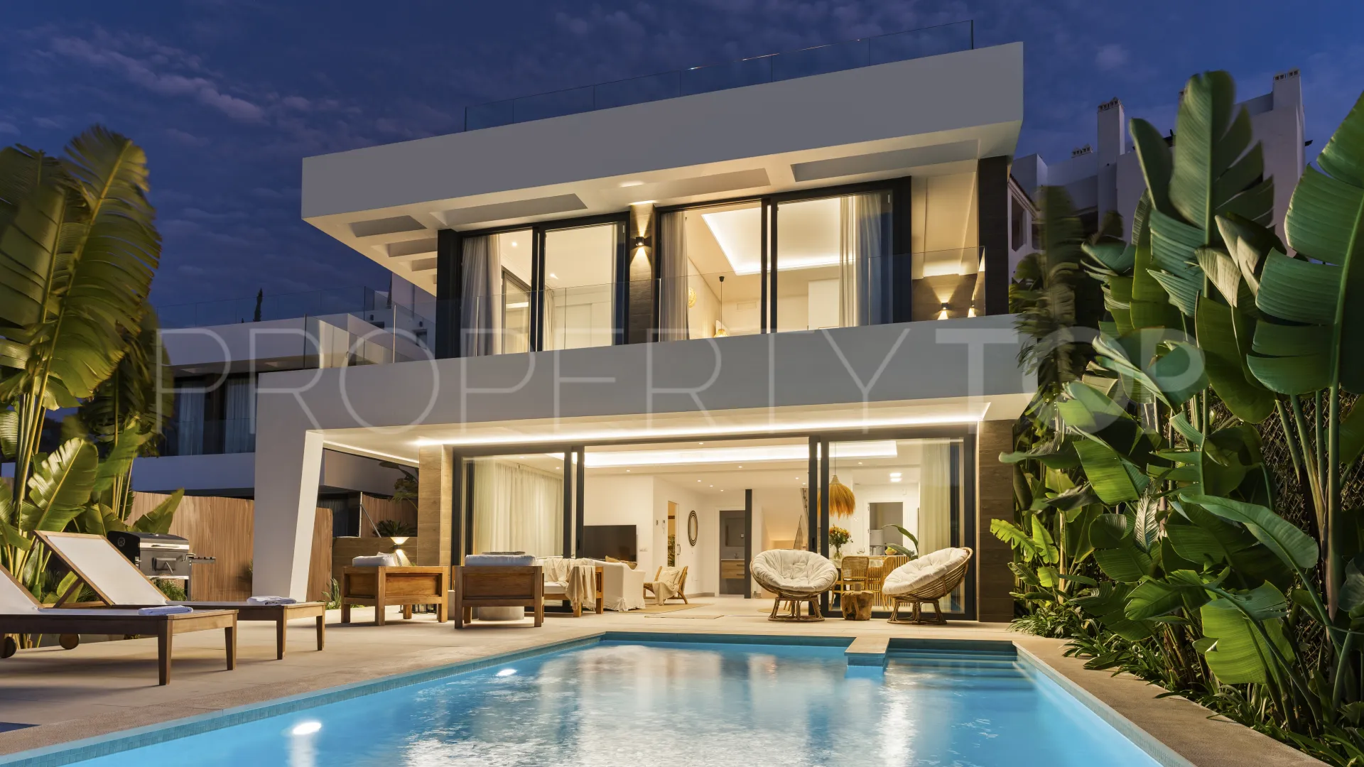 For sale villa in New Golden Mile