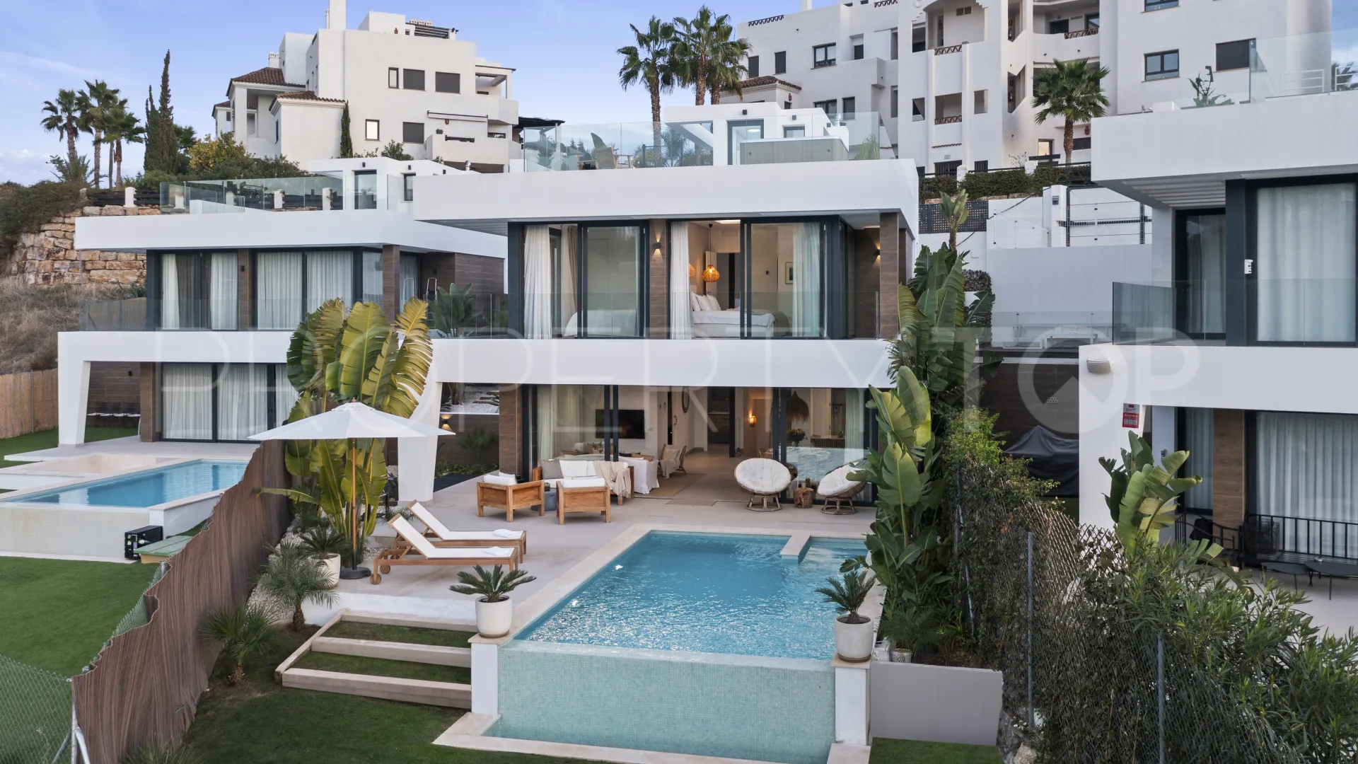 For sale villa in New Golden Mile