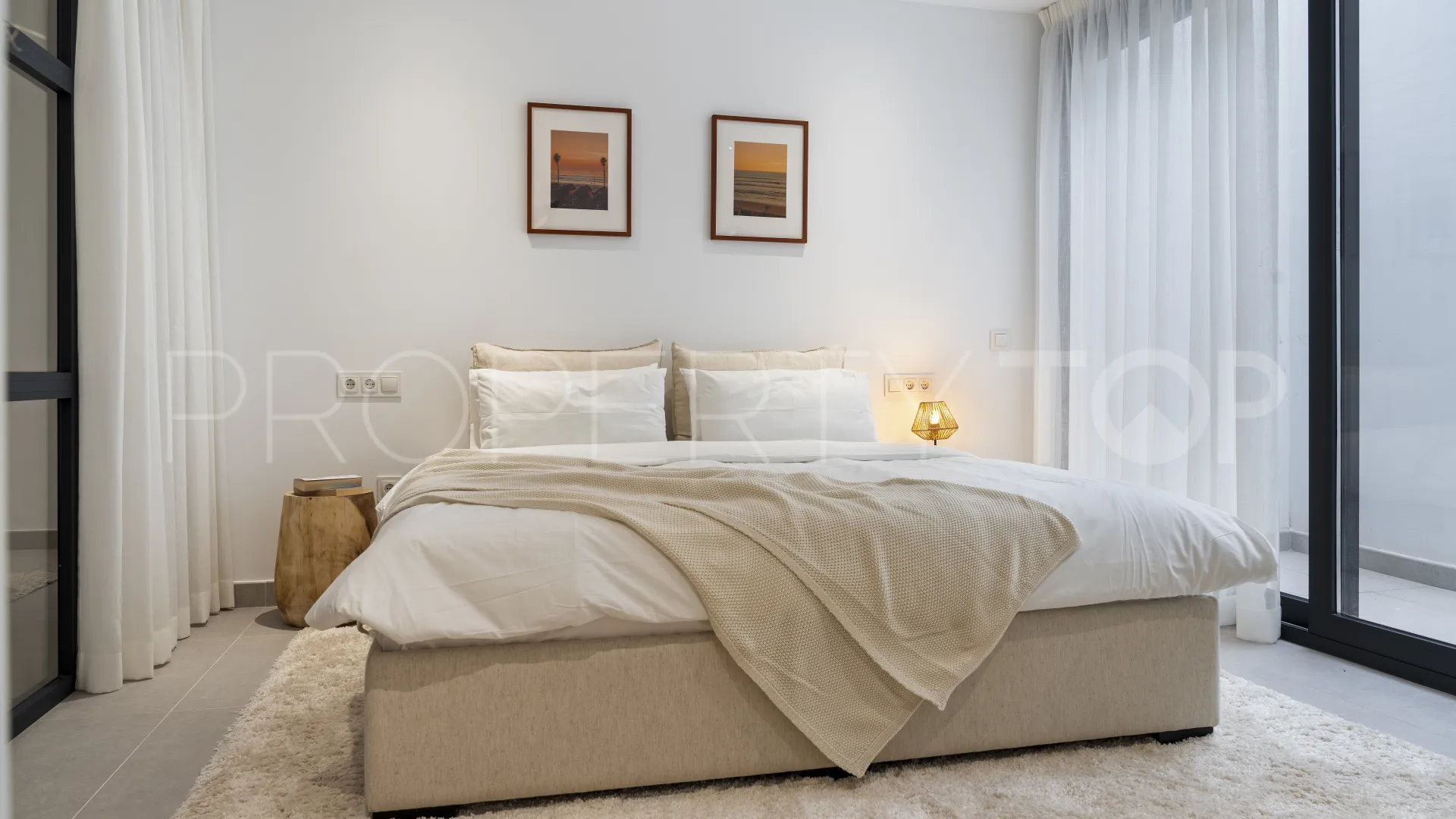 For sale villa in New Golden Mile