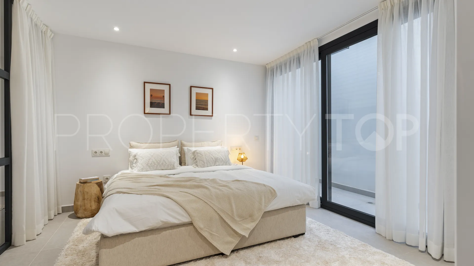 For sale villa in New Golden Mile