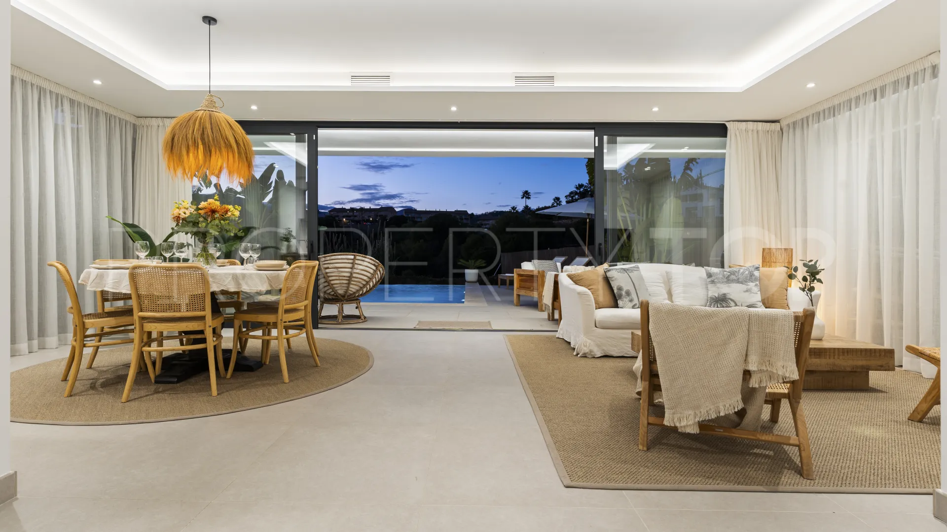 For sale villa in New Golden Mile