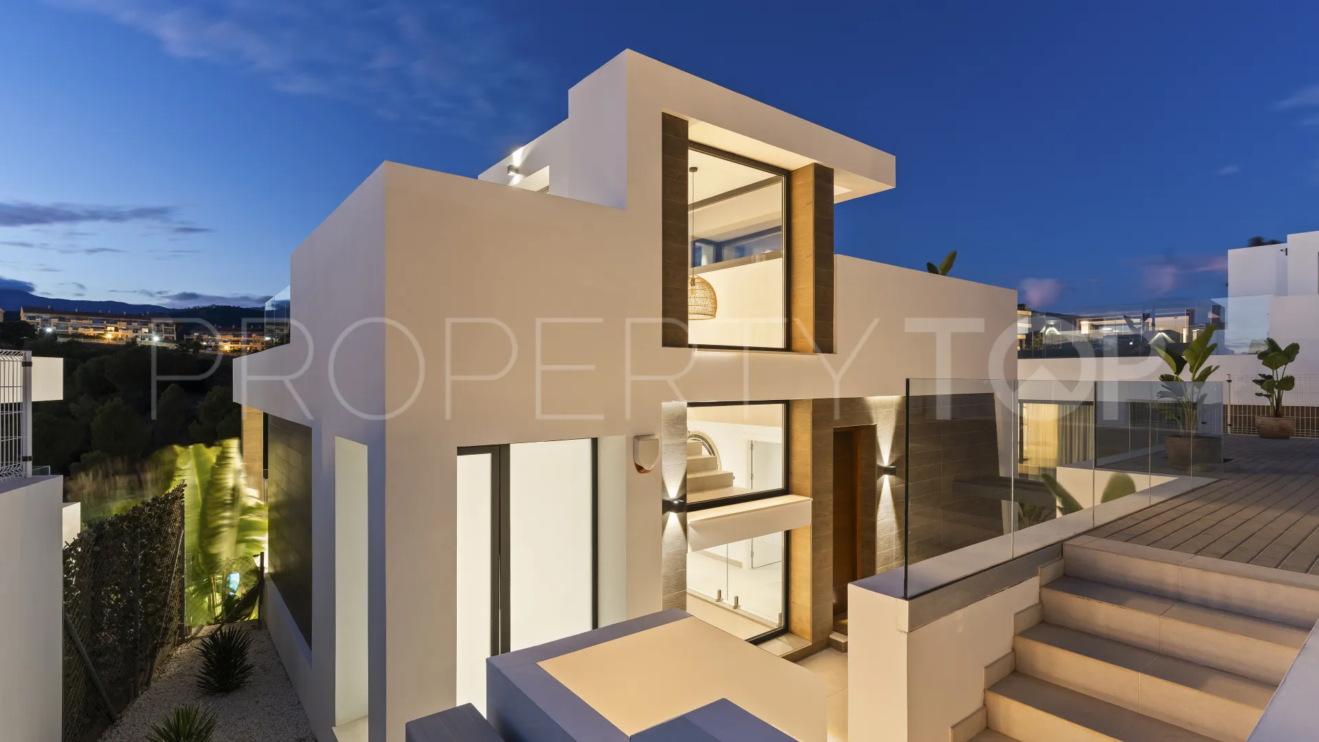 For sale villa in New Golden Mile