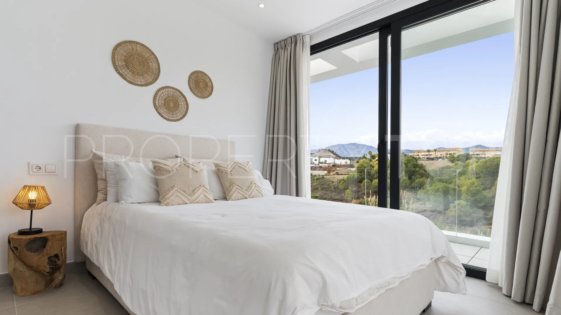 For sale villa in New Golden Mile
