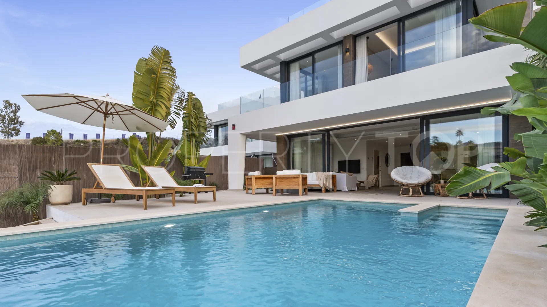For sale villa in New Golden Mile