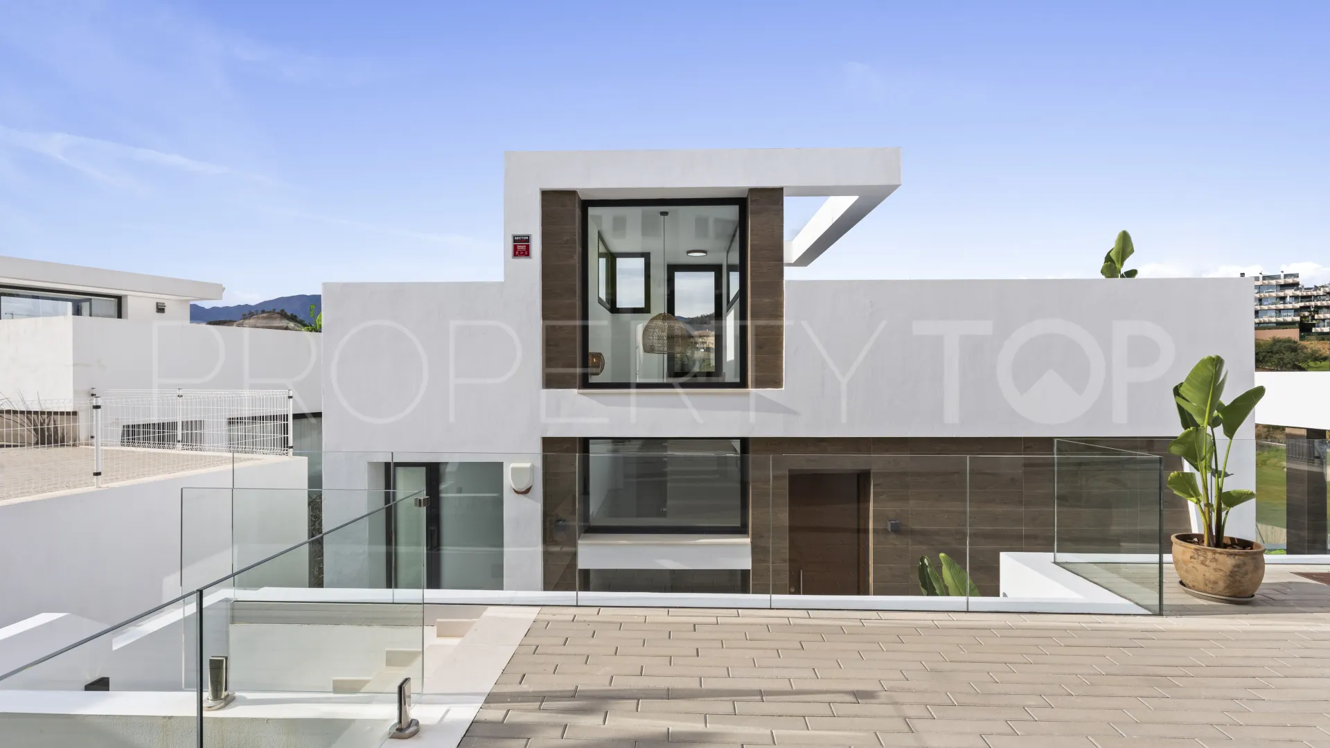 For sale villa in New Golden Mile
