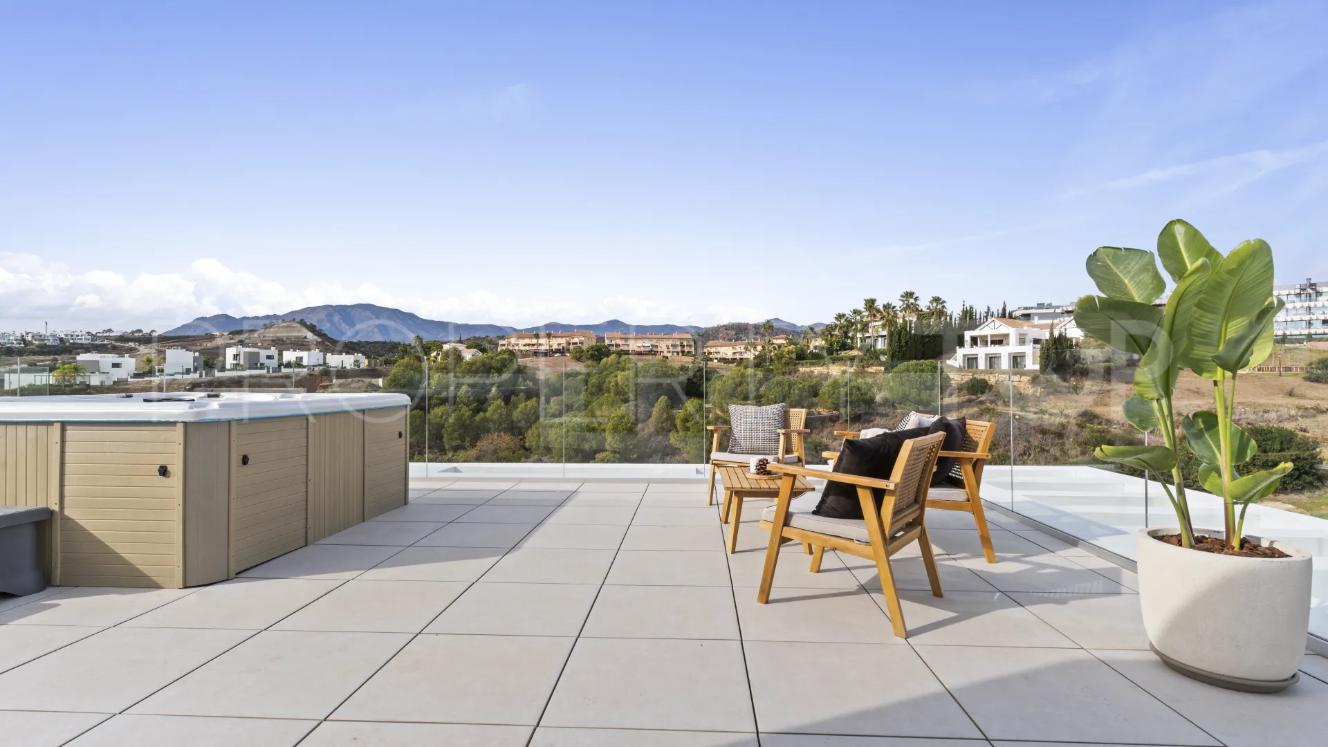 For sale villa in New Golden Mile