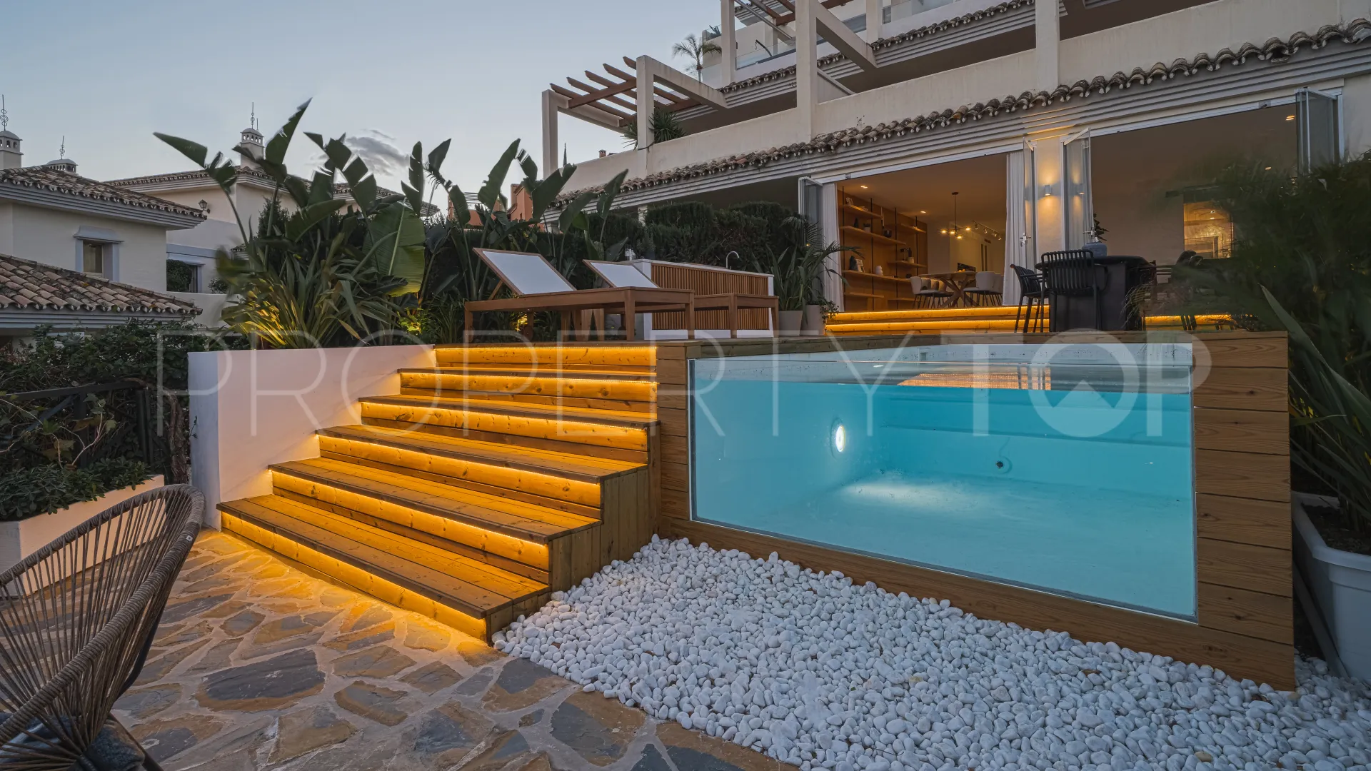 3 bedrooms Nueva Andalucia ground floor apartment for sale