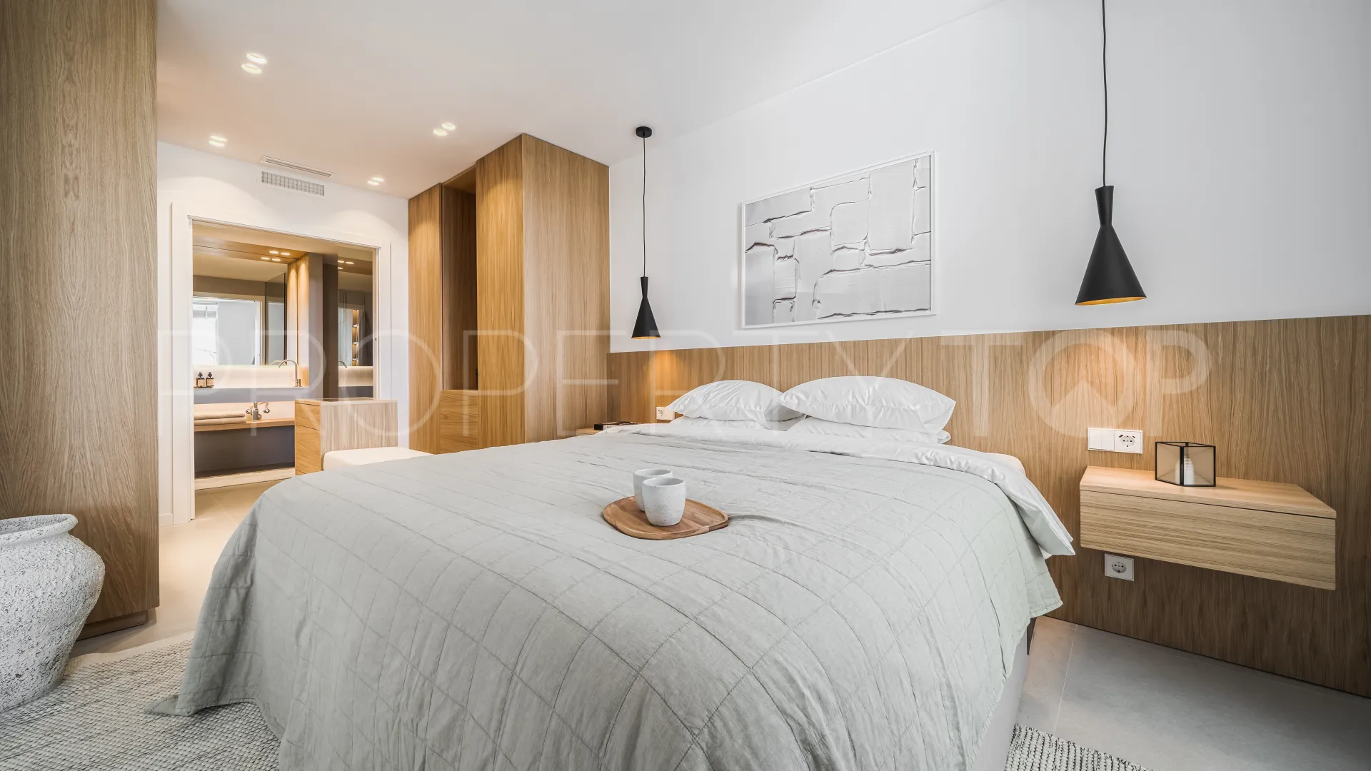 3 bedrooms Nueva Andalucia ground floor apartment for sale