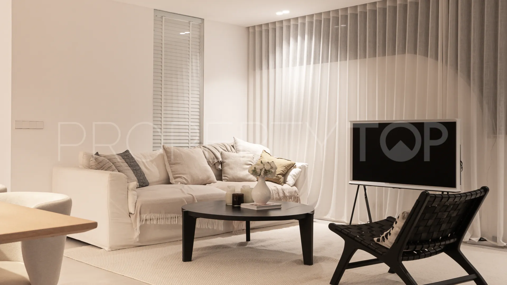 3 bedrooms Nueva Andalucia ground floor apartment for sale
