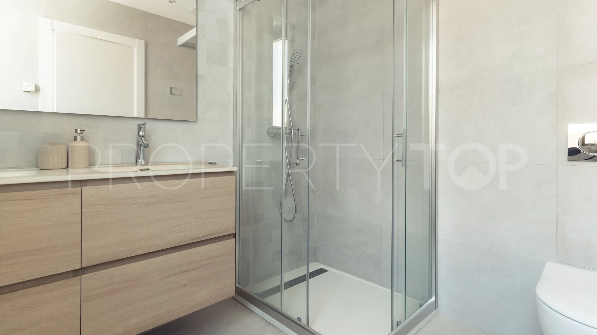 5 bedrooms villa for sale in Nueva Andalucia