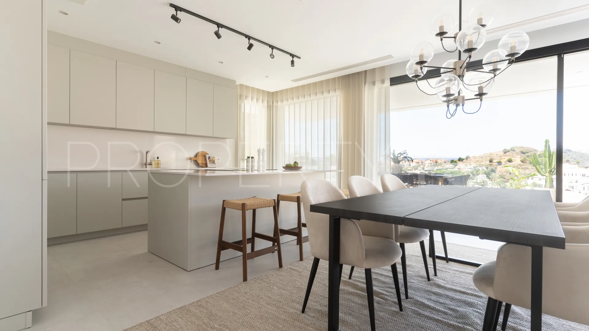 5 bedrooms villa for sale in Nueva Andalucia