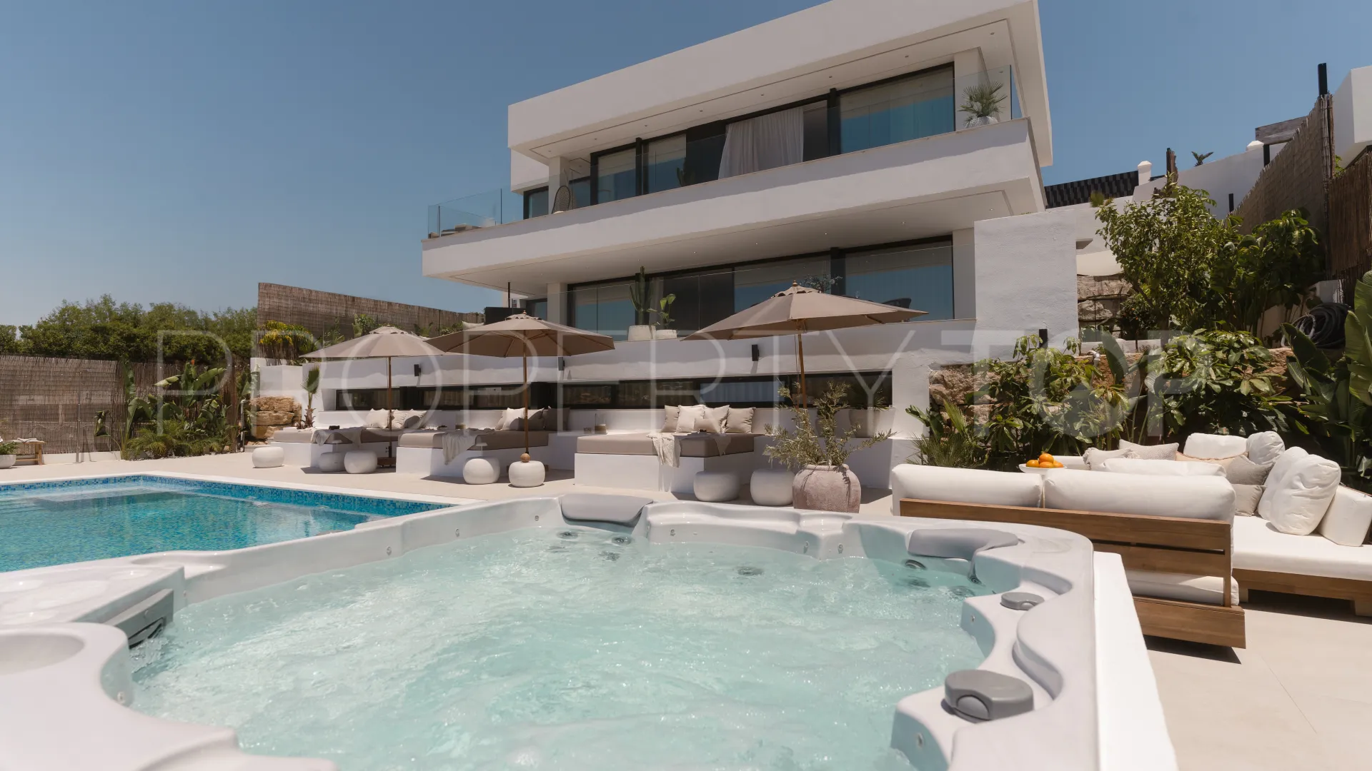 5 bedrooms villa for sale in Nueva Andalucia