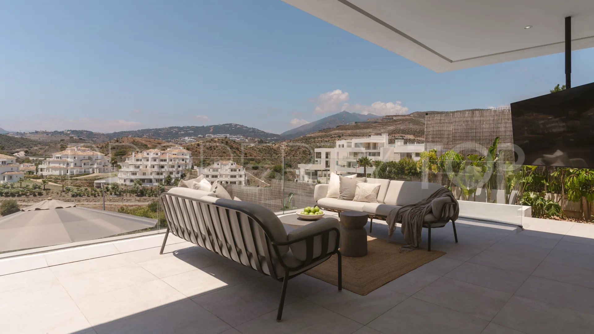 5 bedrooms villa for sale in Nueva Andalucia