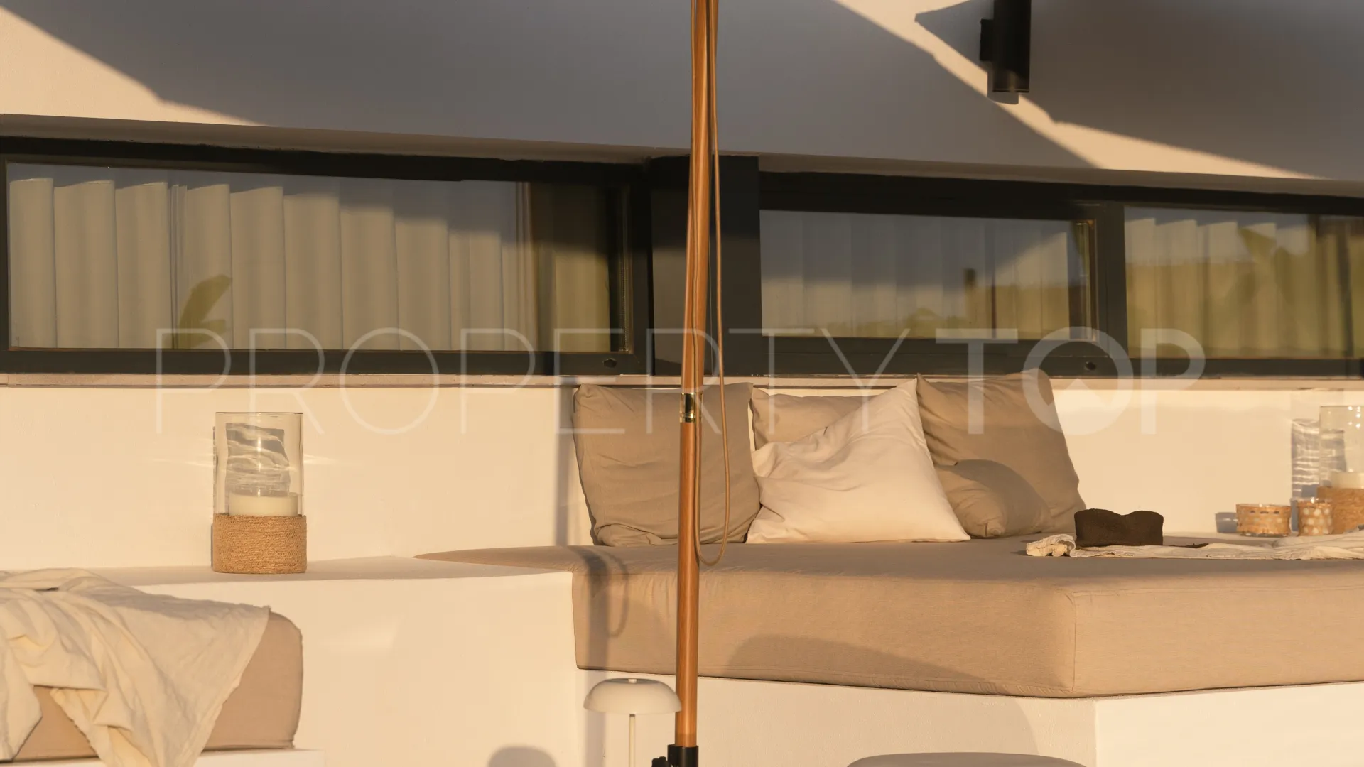 5 bedrooms villa for sale in Nueva Andalucia