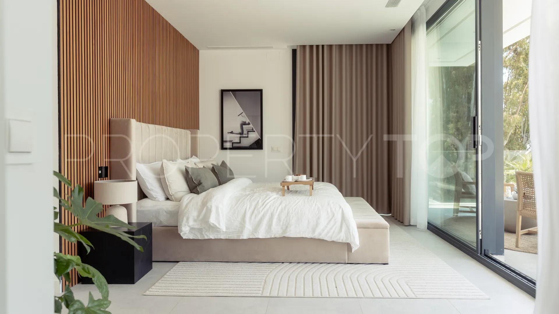 5 bedrooms villa for sale in Nueva Andalucia