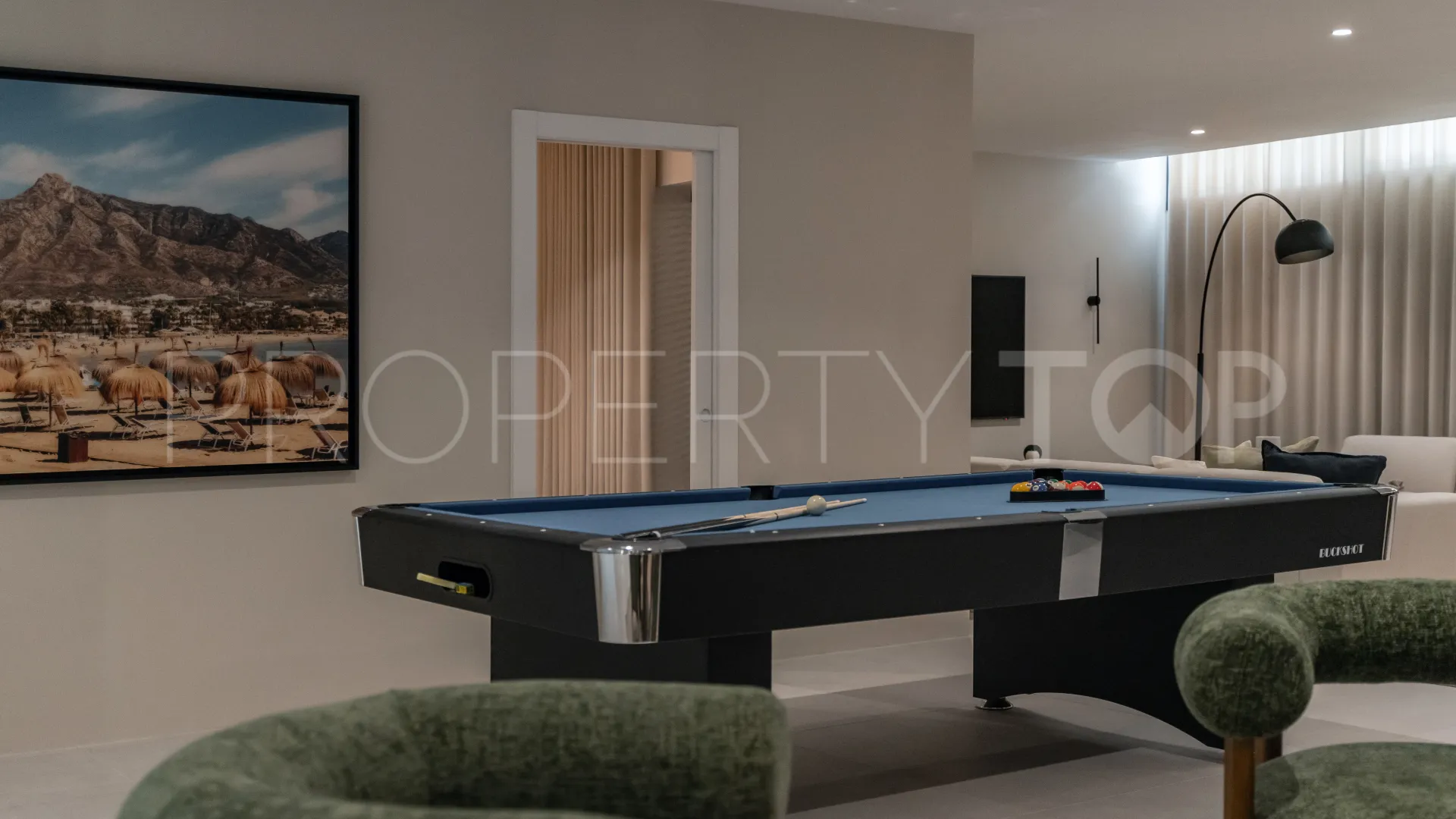 5 bedrooms villa for sale in Nueva Andalucia