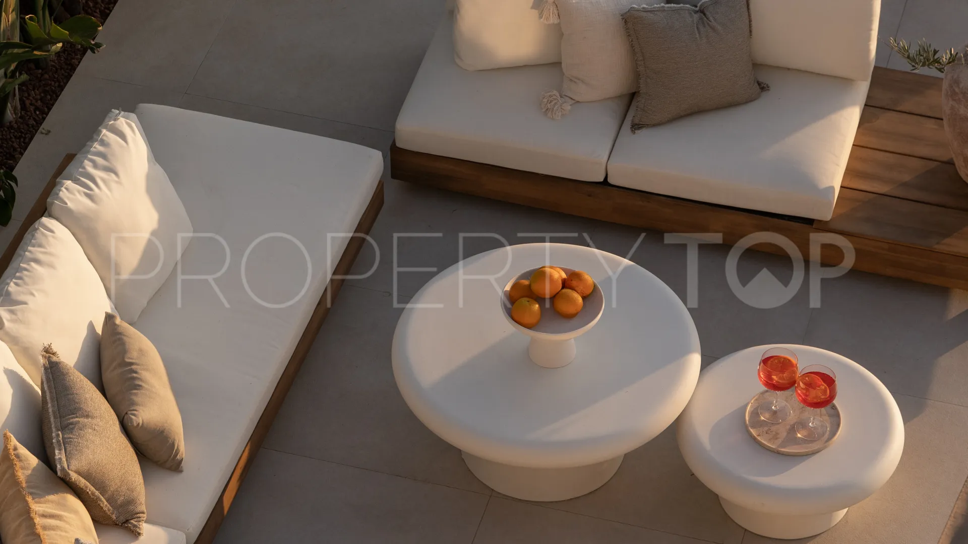 5 bedrooms villa for sale in Nueva Andalucia