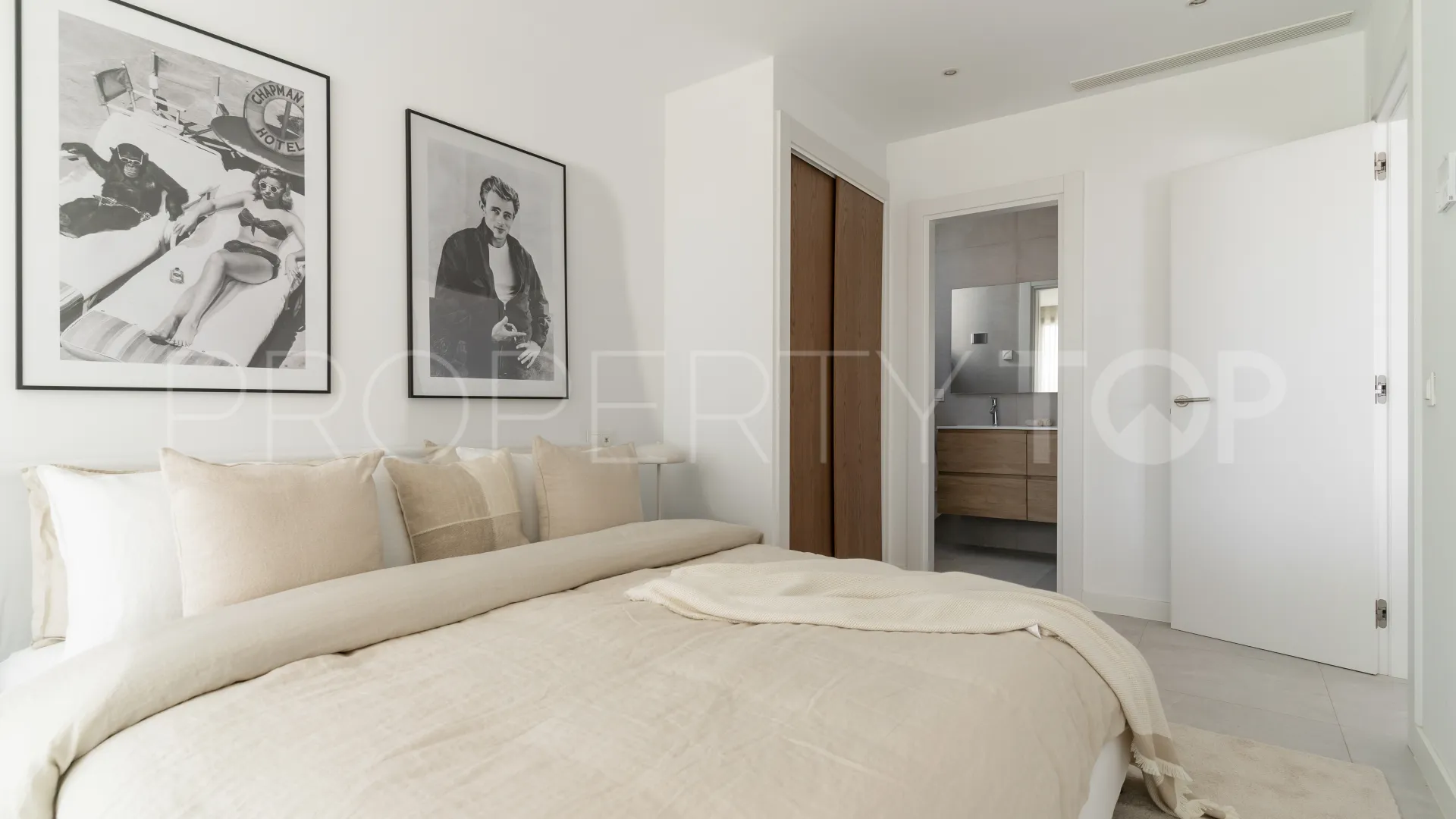 5 bedrooms villa for sale in Nueva Andalucia