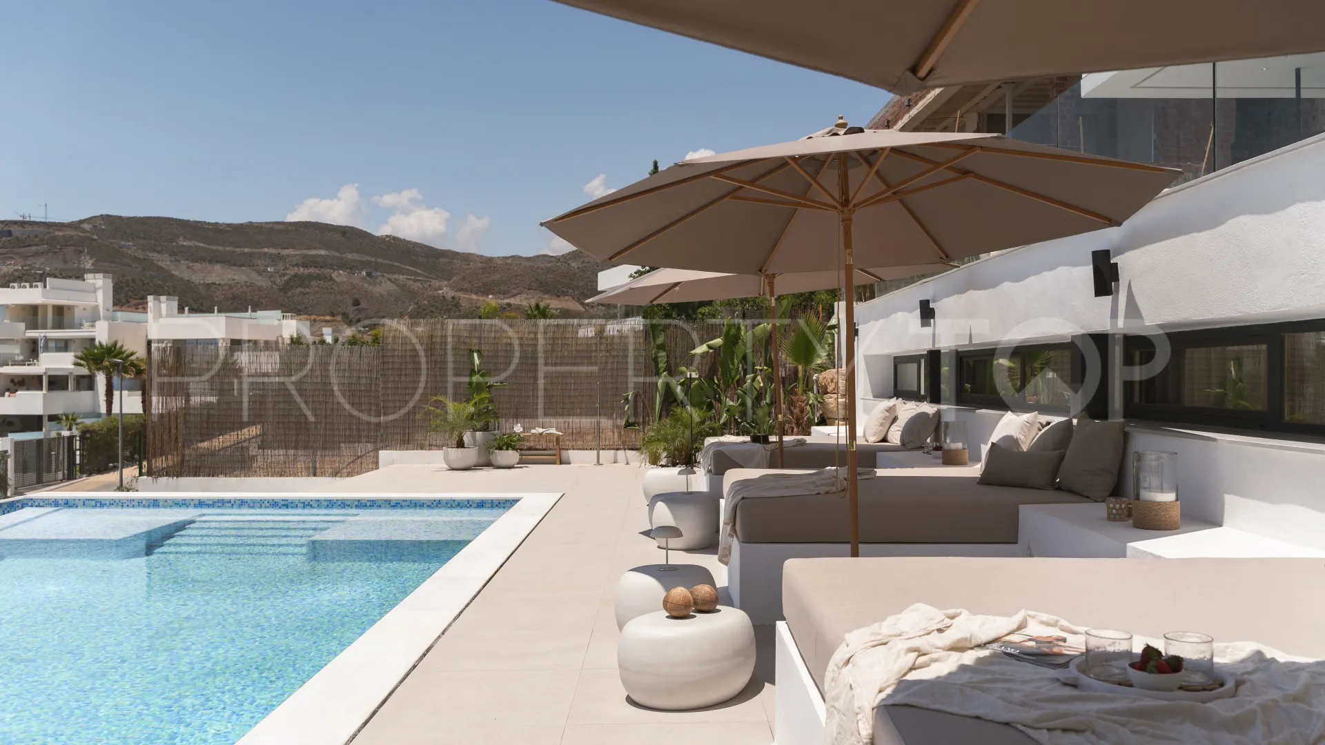 5 bedrooms villa for sale in Nueva Andalucia