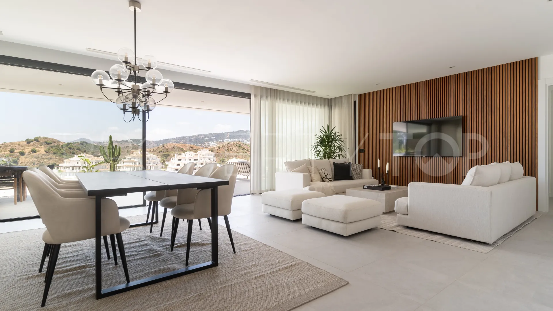 5 bedrooms villa for sale in Nueva Andalucia