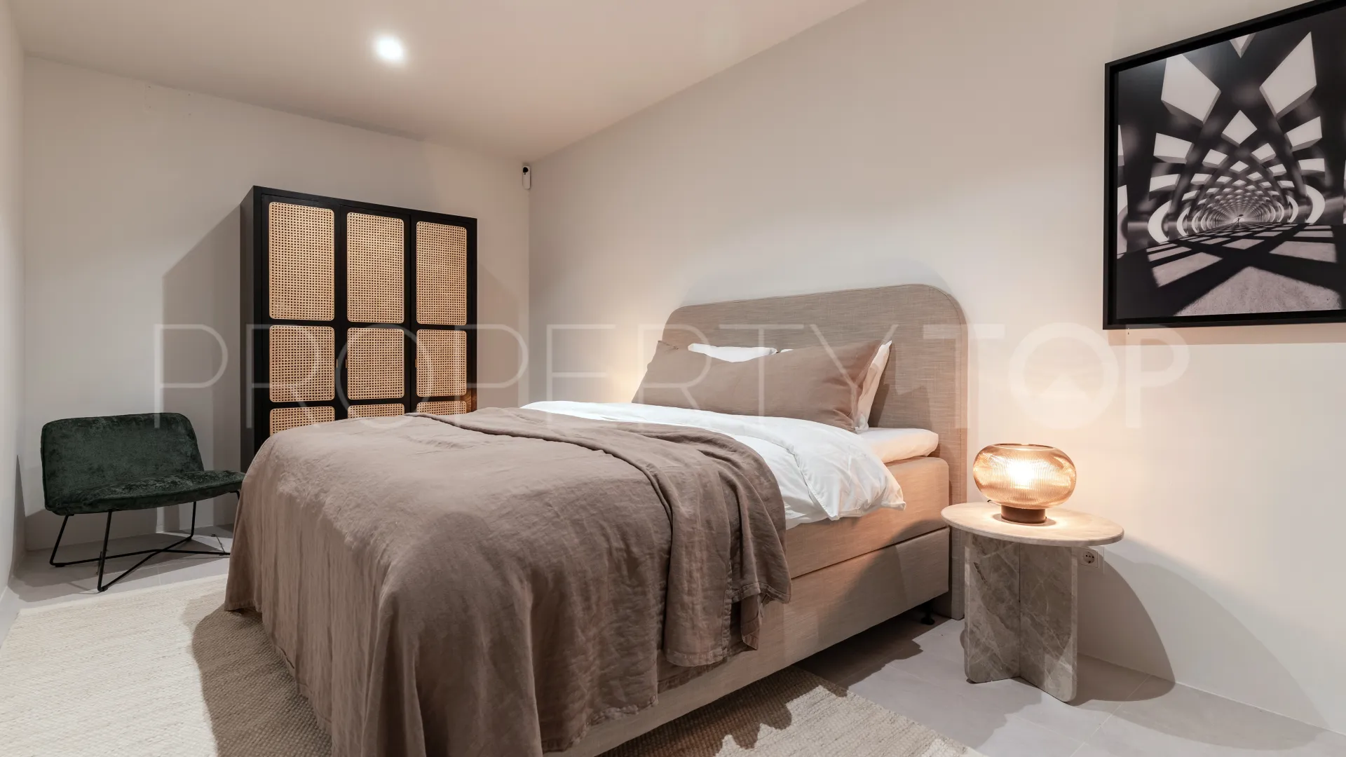 5 bedrooms villa for sale in Nueva Andalucia