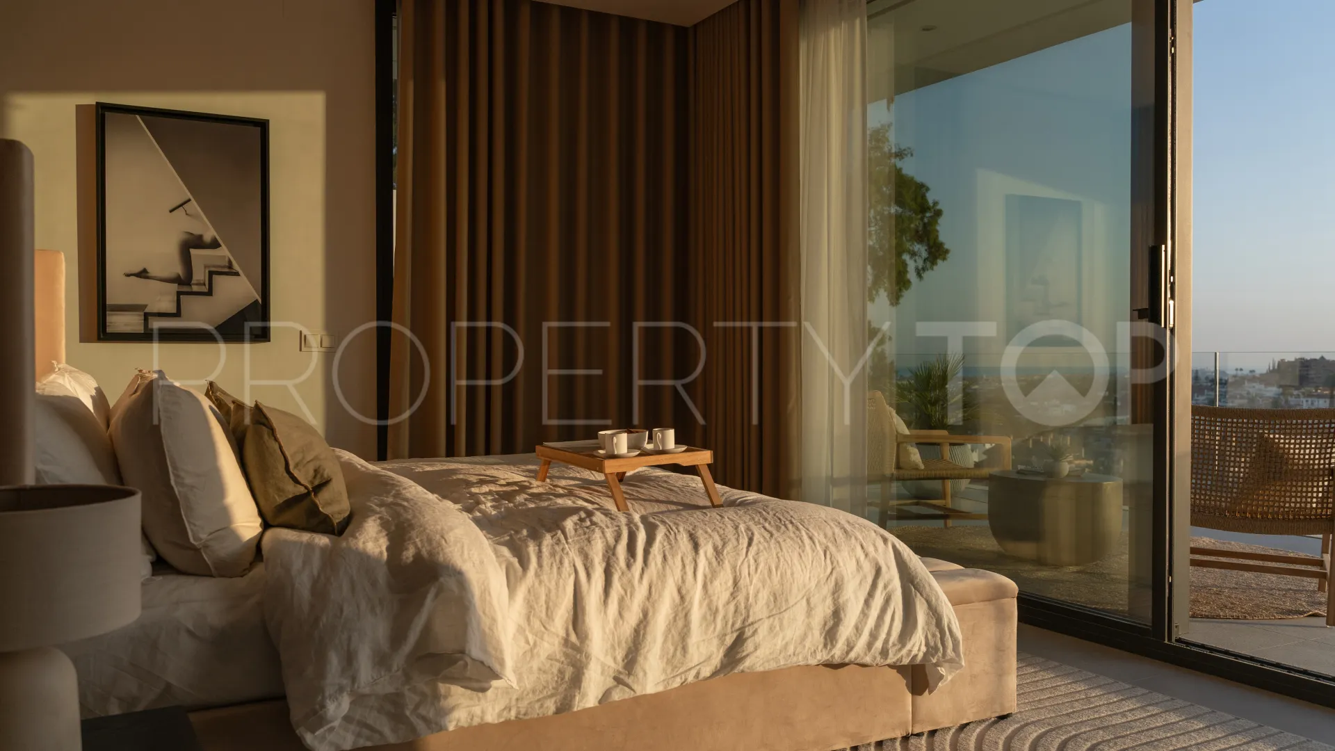 5 bedrooms villa for sale in Nueva Andalucia