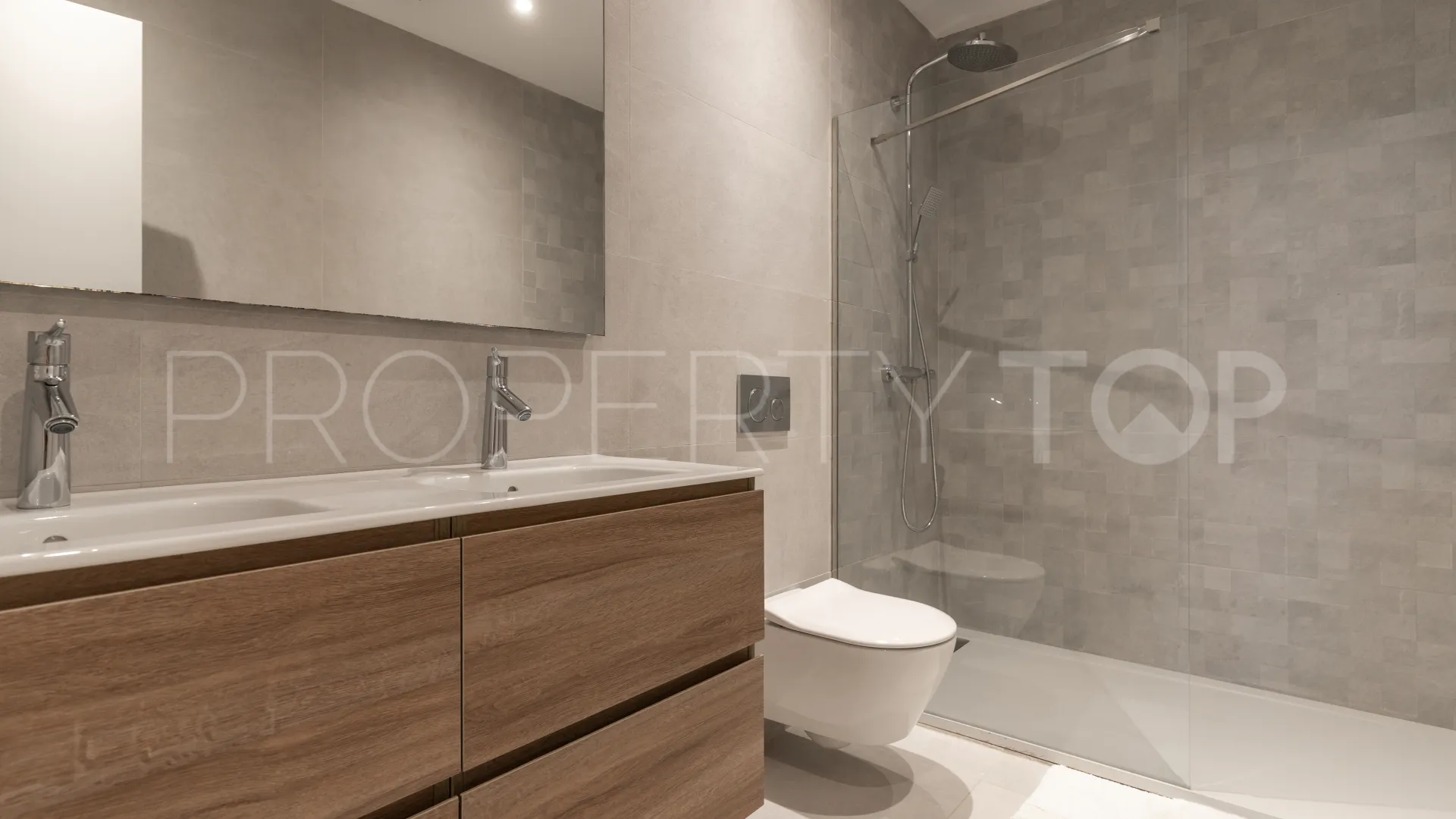5 bedrooms villa for sale in Nueva Andalucia