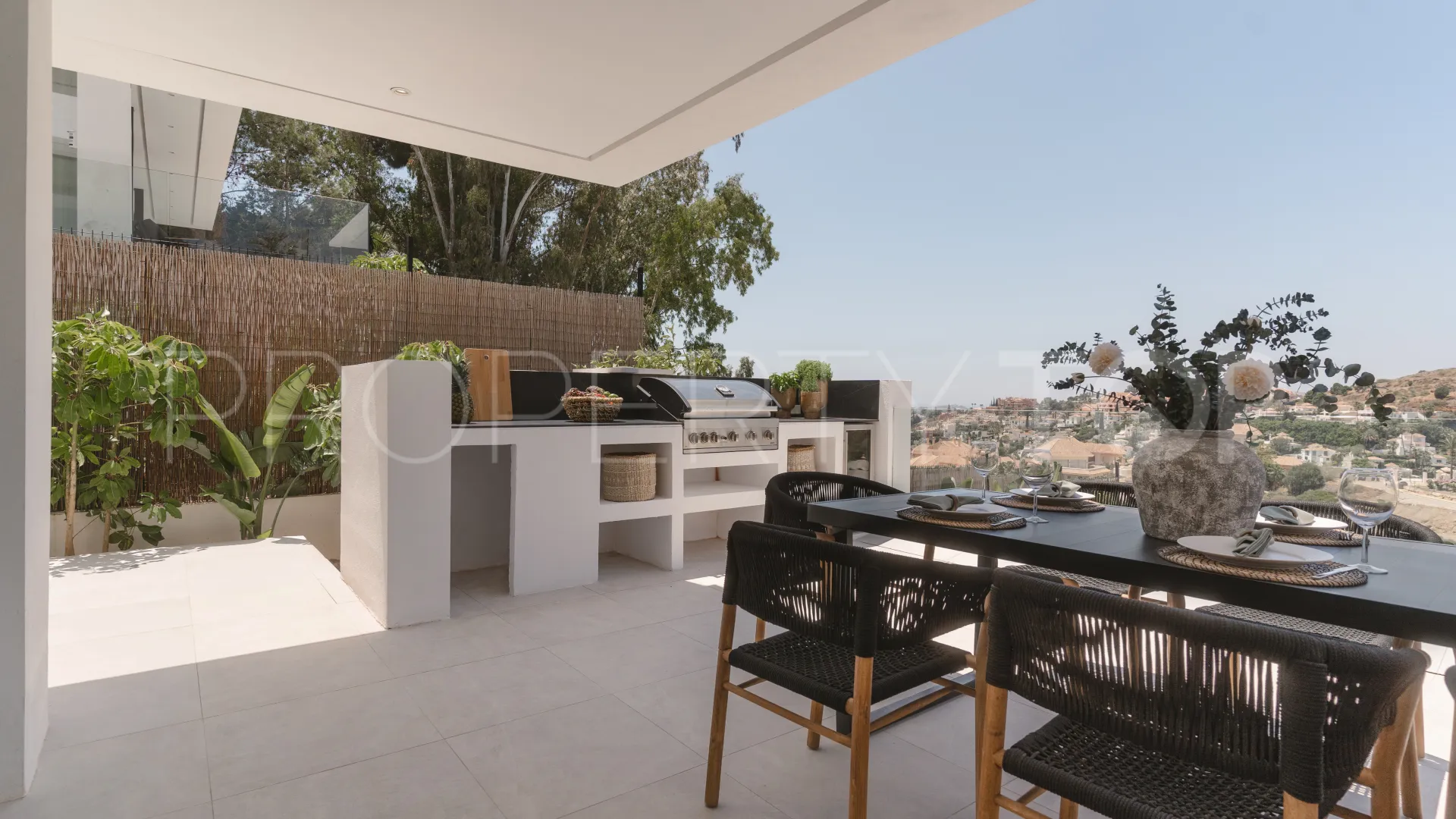 5 bedrooms villa for sale in Nueva Andalucia