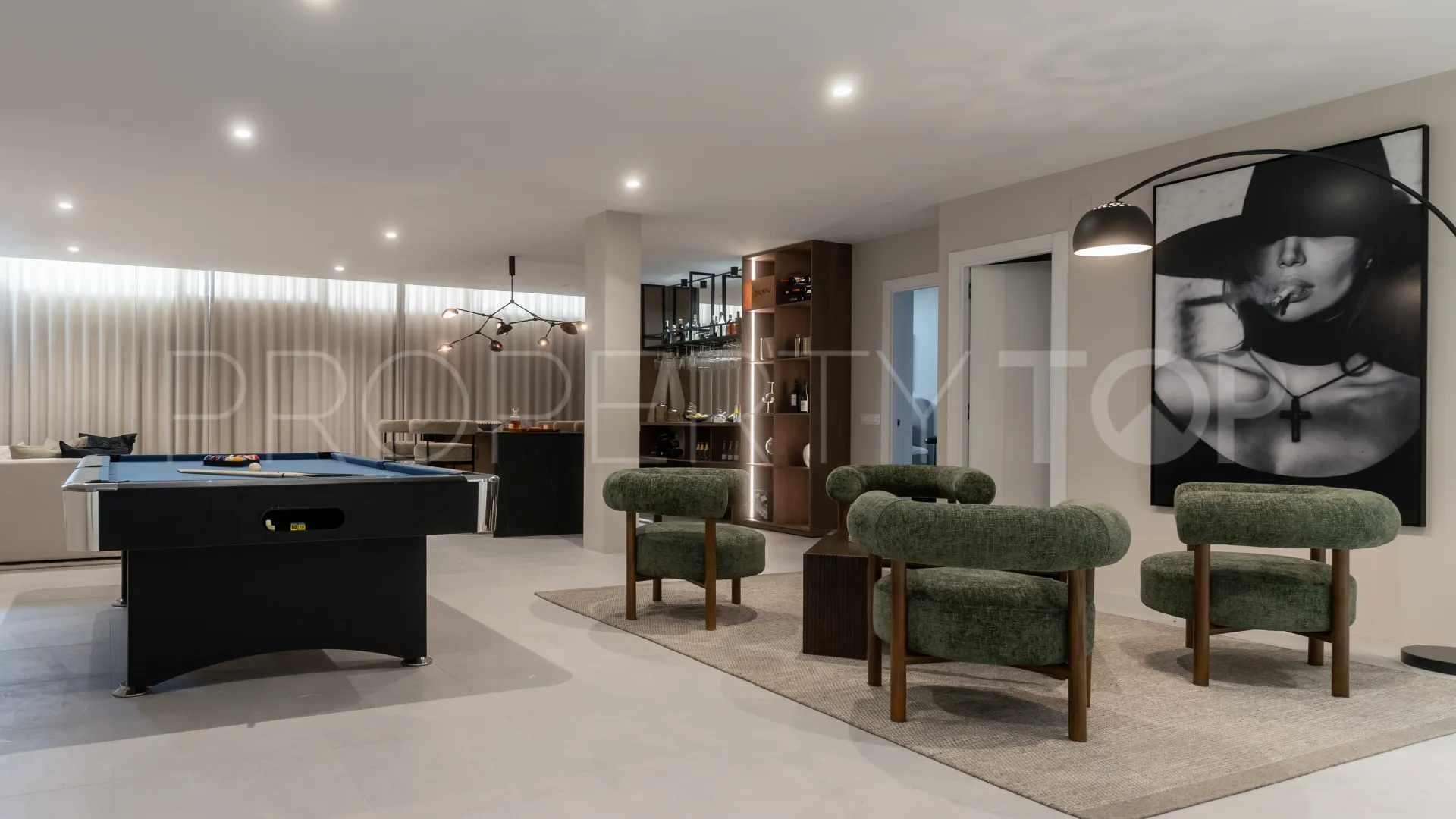 5 bedrooms villa for sale in Nueva Andalucia