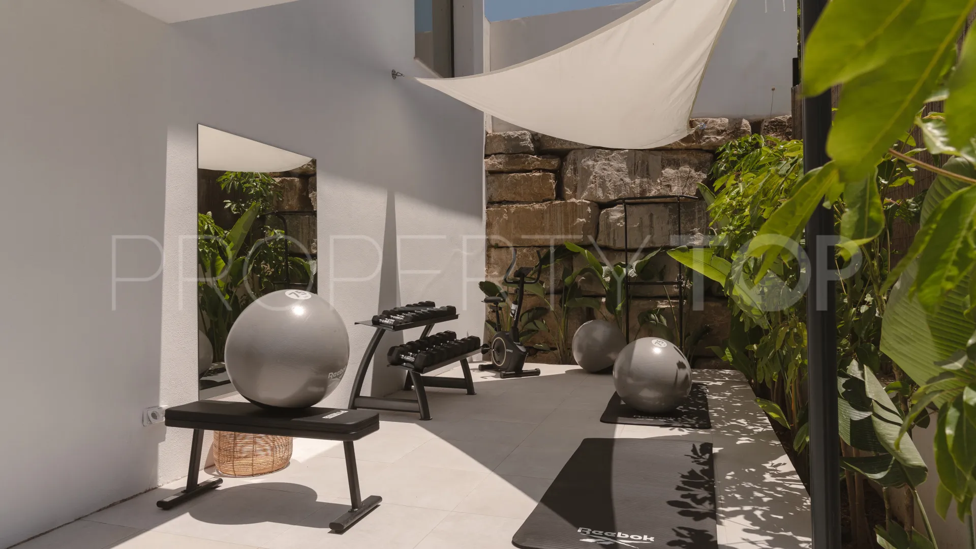 5 bedrooms villa for sale in Nueva Andalucia