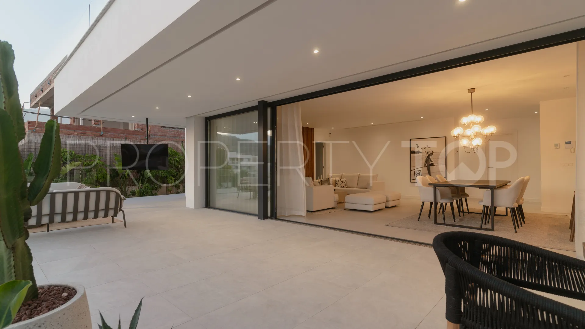 5 bedrooms villa for sale in Nueva Andalucia