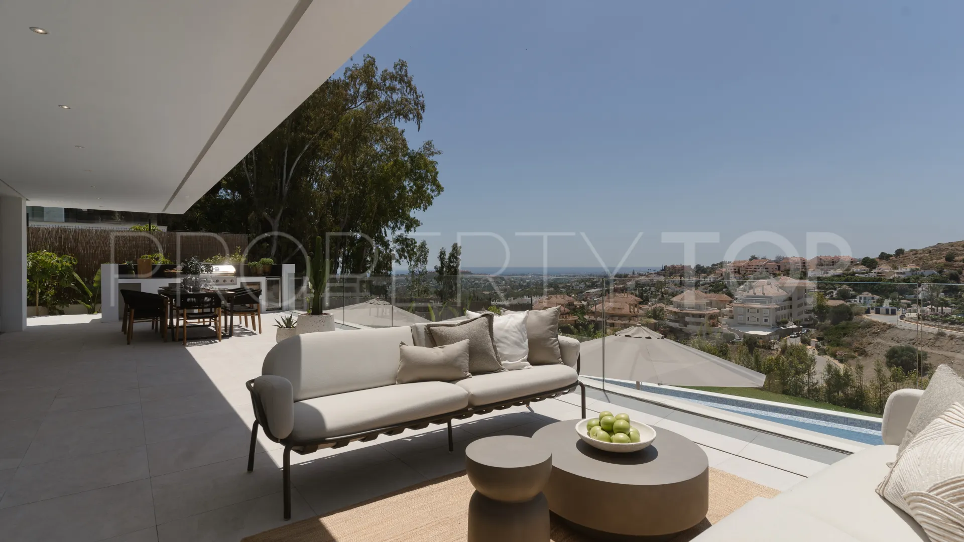5 bedrooms villa for sale in Nueva Andalucia