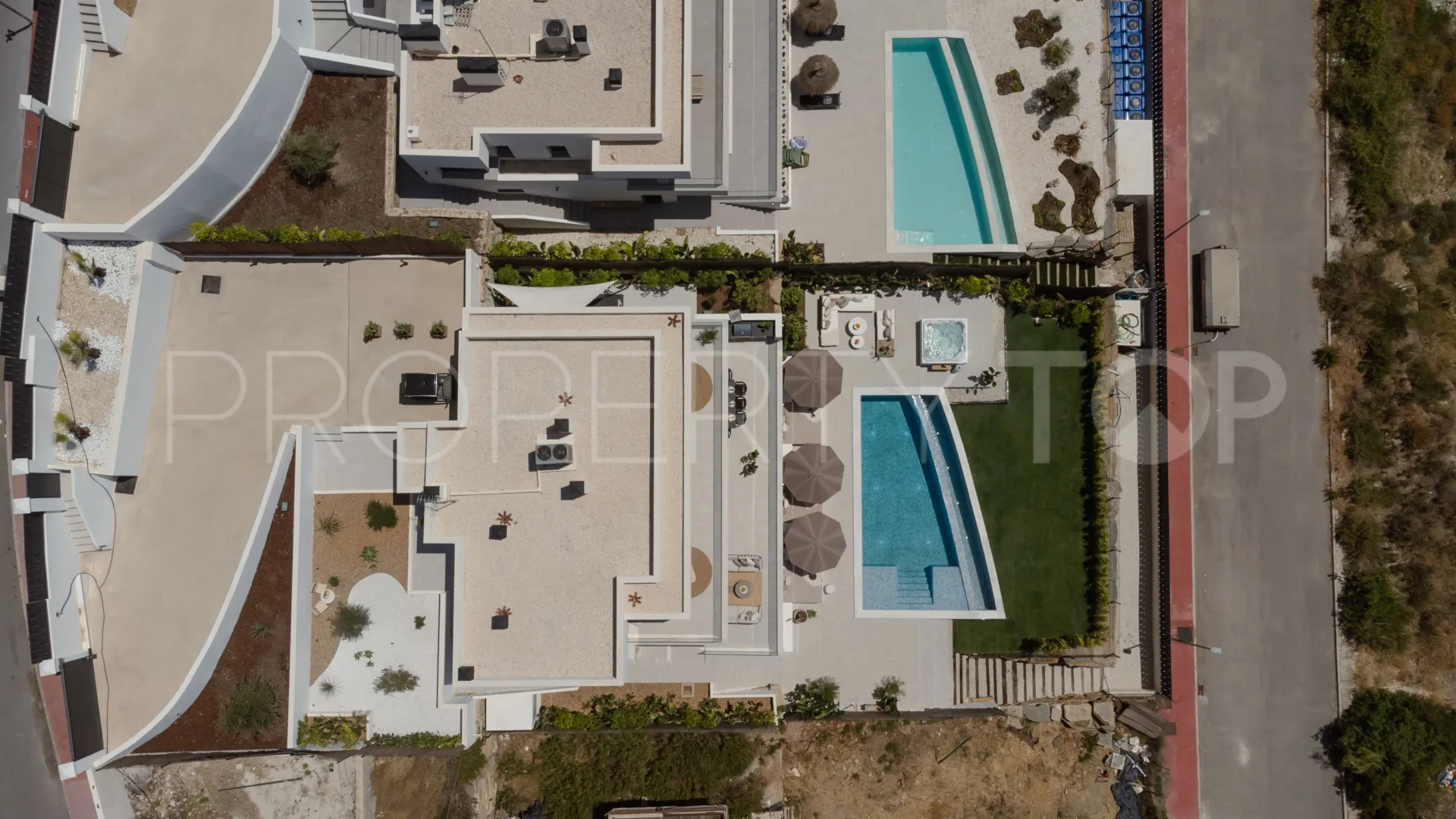 5 bedrooms villa for sale in Nueva Andalucia