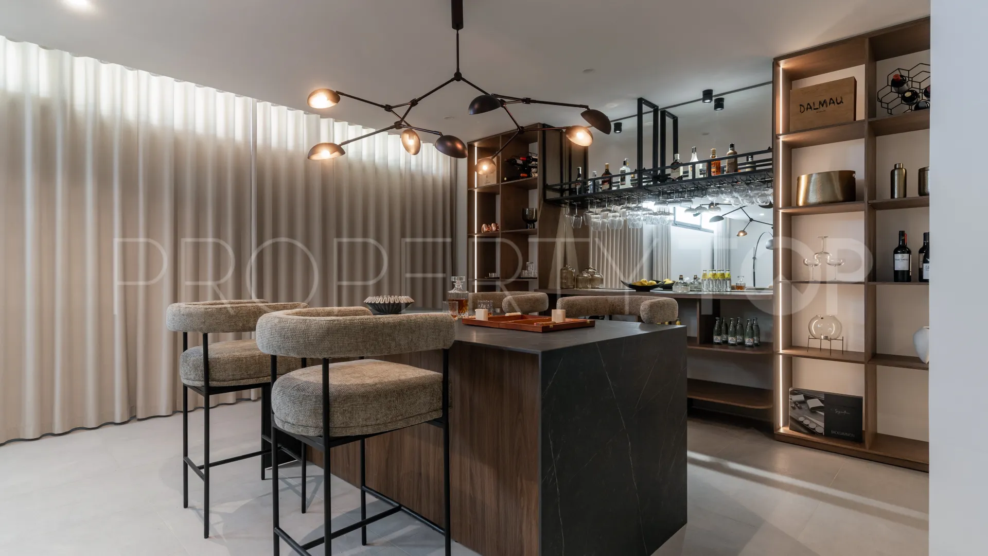 5 bedrooms villa for sale in Nueva Andalucia