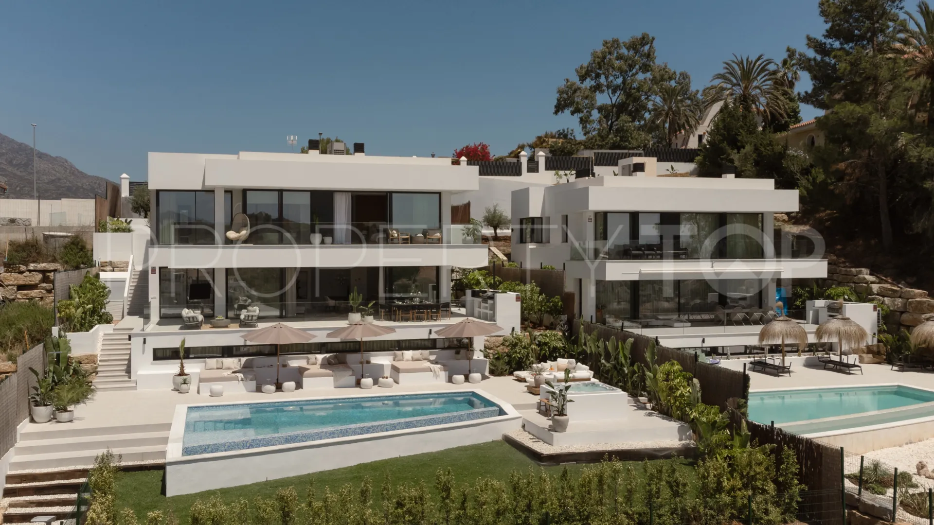 5 bedrooms villa for sale in Nueva Andalucia