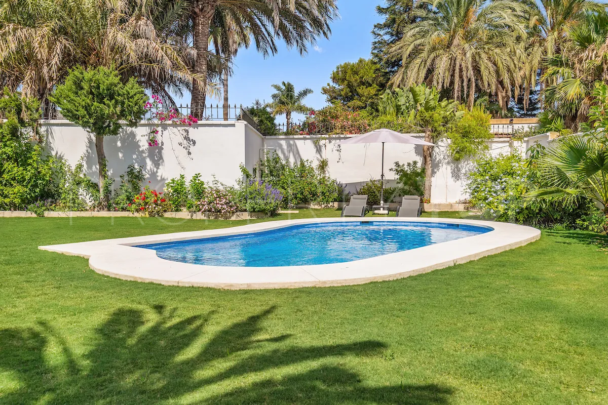 Guadalmina Baja, villa de 4 dormitorios en venta