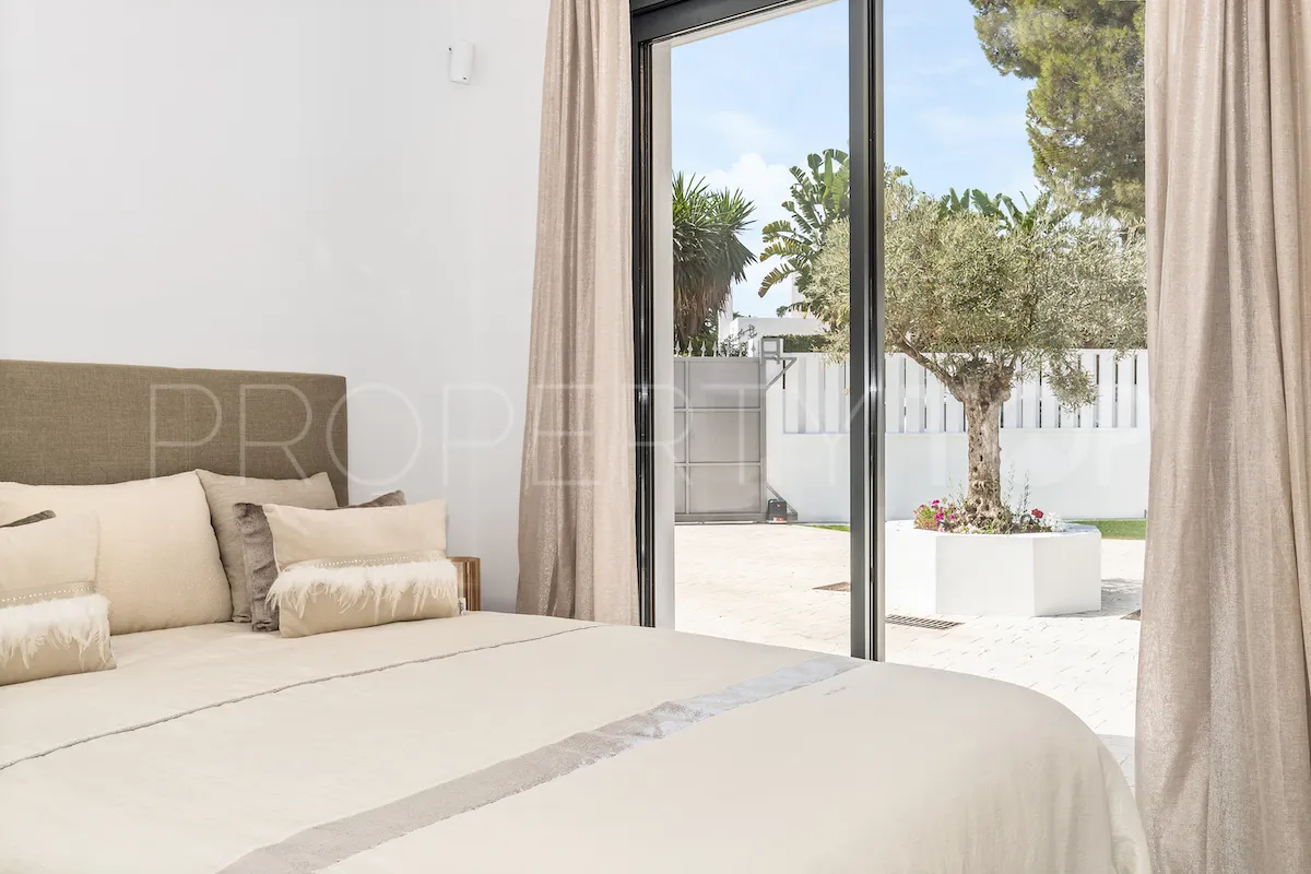 Guadalmina Baja, villa de 4 dormitorios en venta